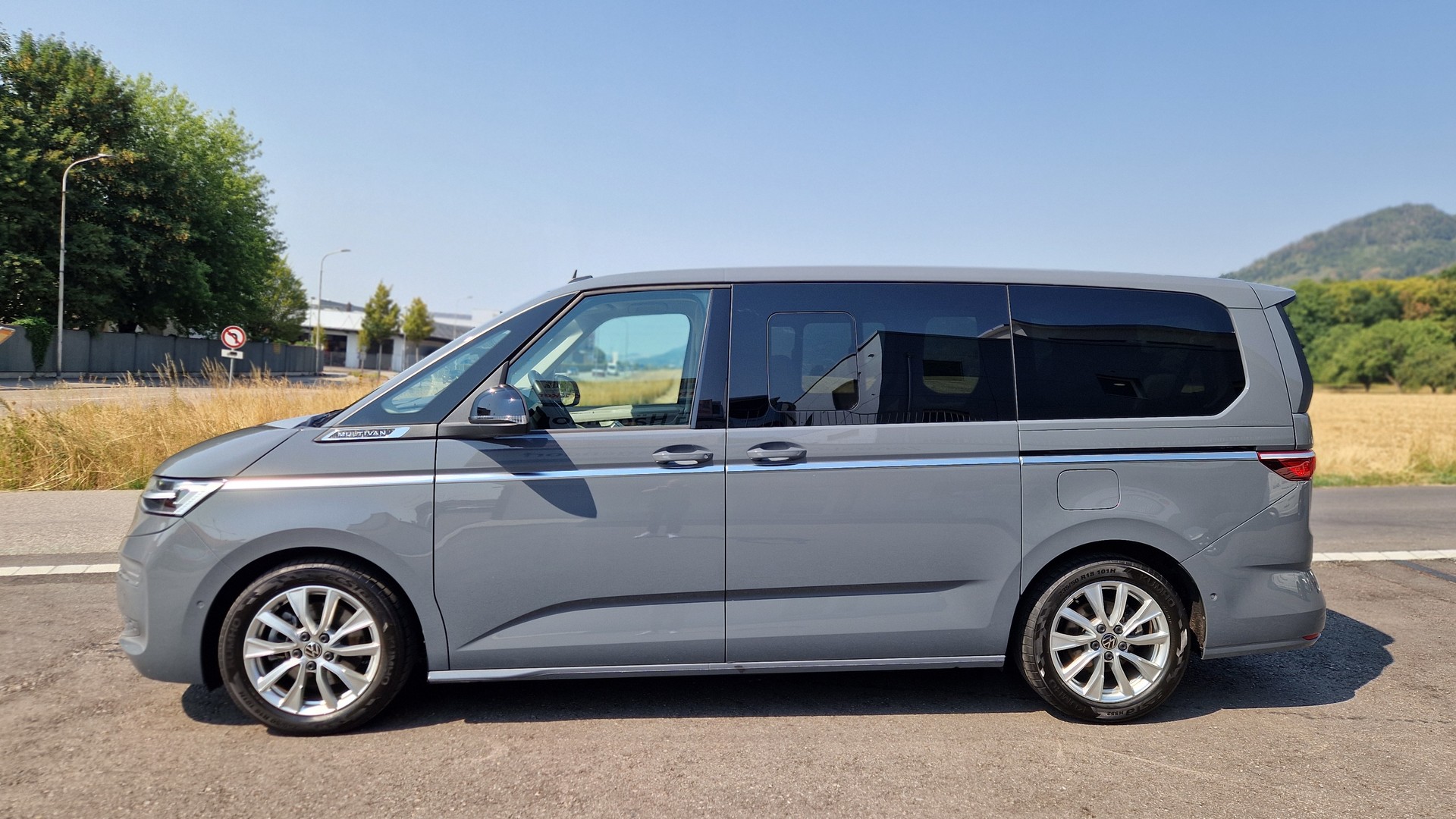 VW Multivan 2.0 TDI Style Liberty DSG Lang-image-1