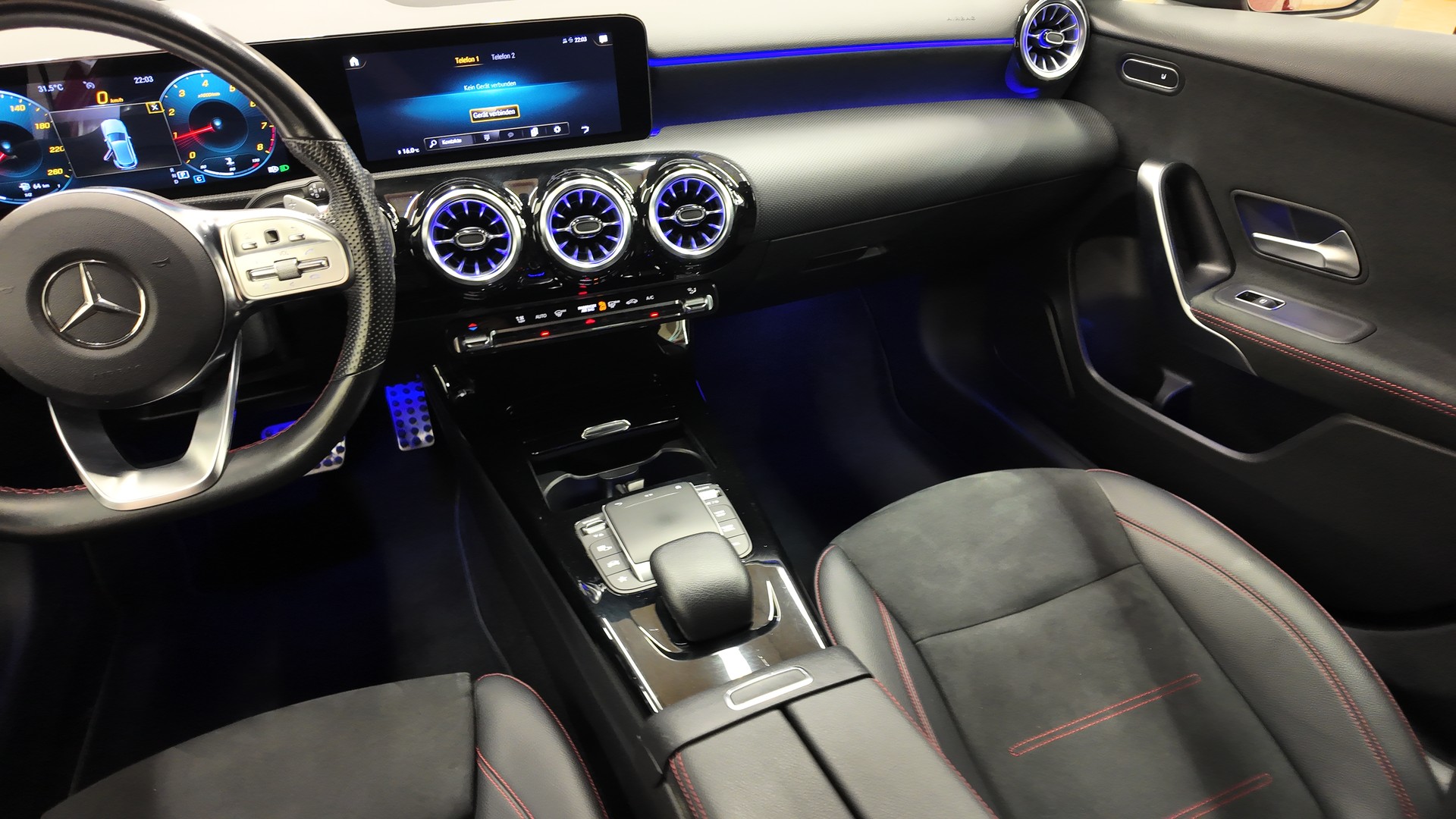 MERCEDES-BENZ A 200 AMG Line 7G-DCT-image-10