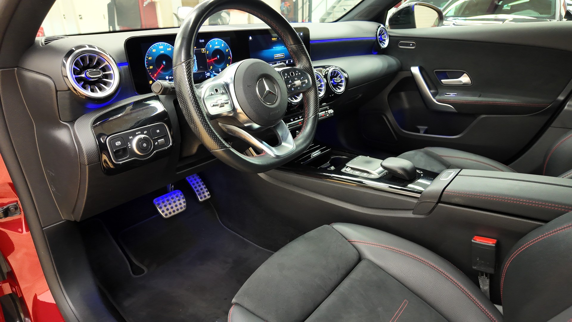 MERCEDES-BENZ A 200 AMG Line 7G-DCT-image-9