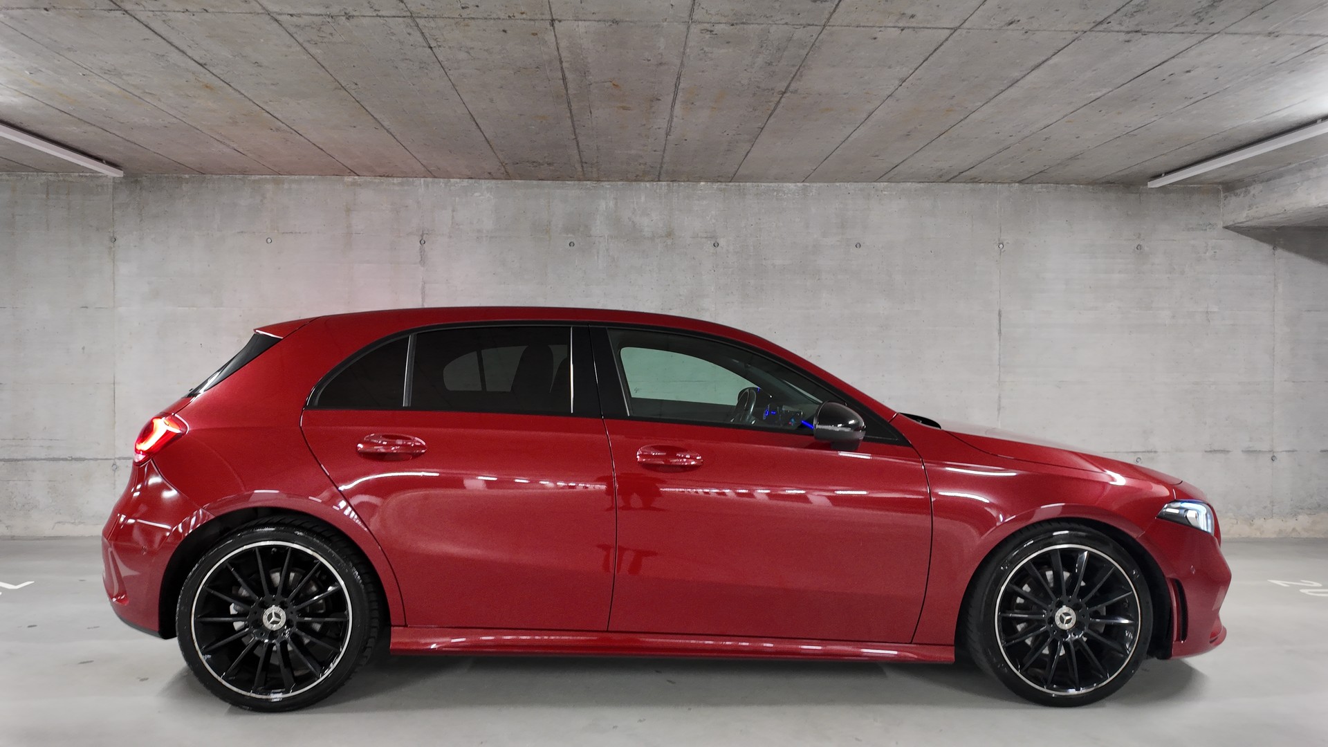 MERCEDES-BENZ A 200 AMG Line 7G-DCT-image-5