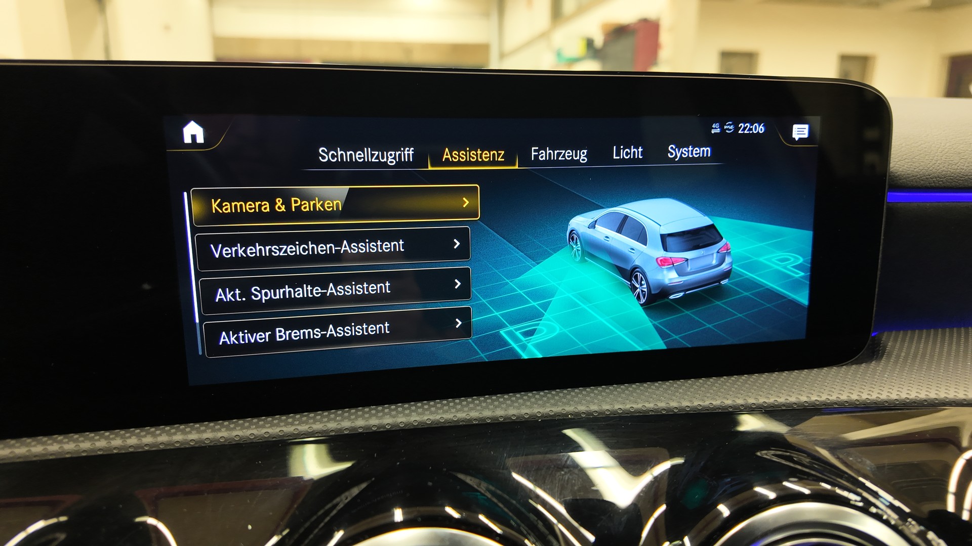 MERCEDES-BENZ A 200 AMG Line 7G-DCT-image-19