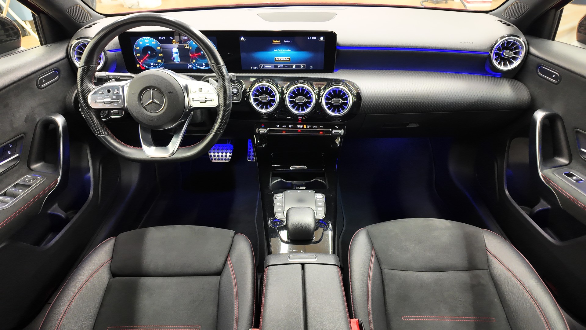 MERCEDES-BENZ A 200 AMG Line 7G-DCT-image-7