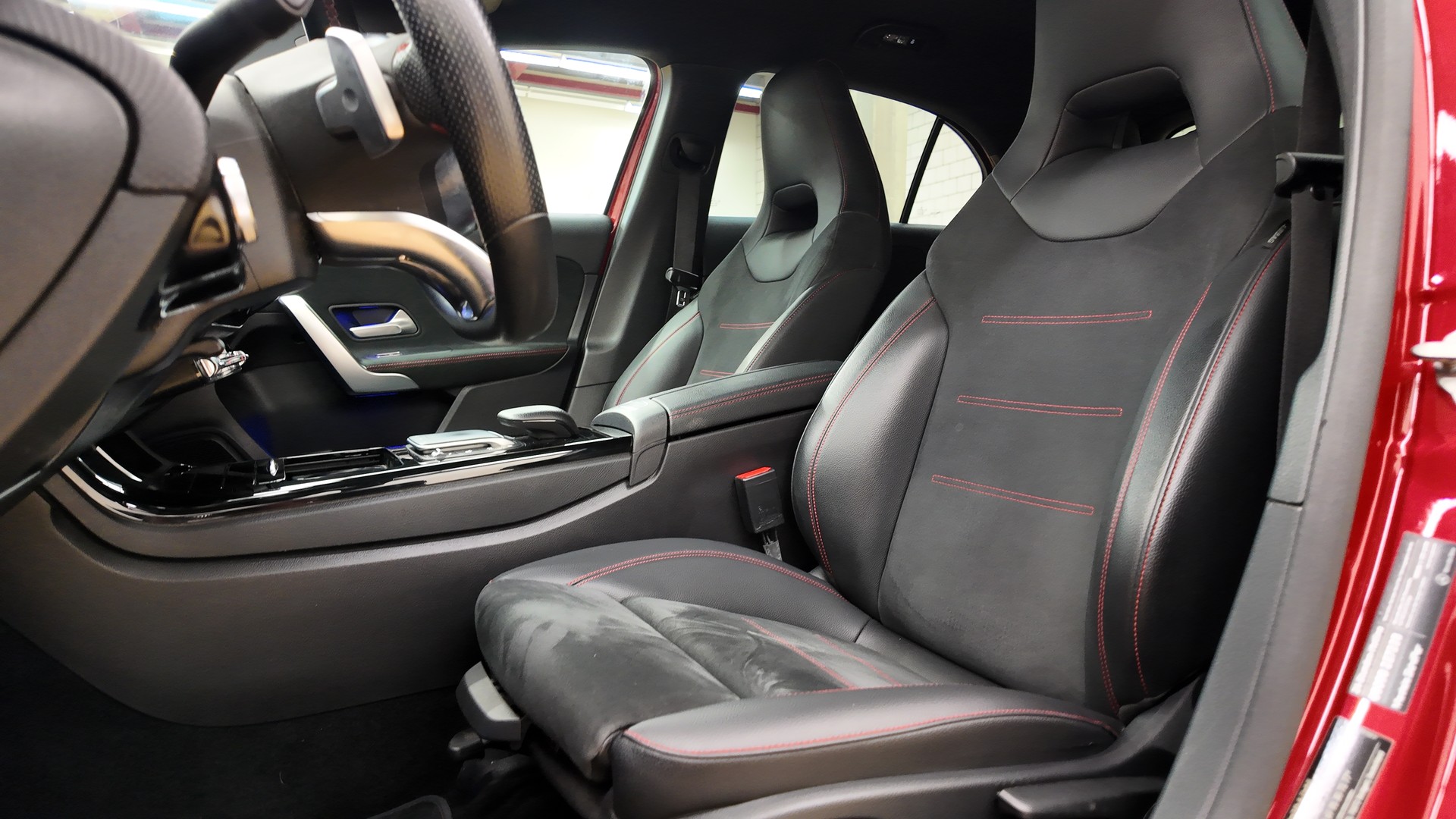 MERCEDES-BENZ A 200 AMG Line 7G-DCT-image-11