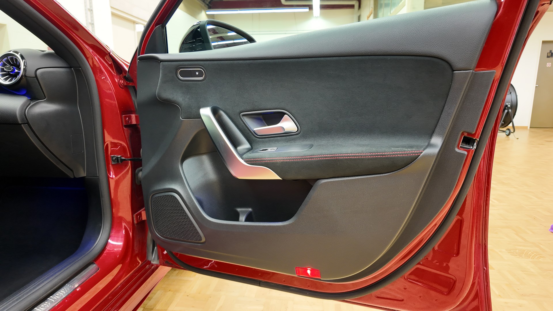 MERCEDES-BENZ A 200 AMG Line 7G-DCT-image-14