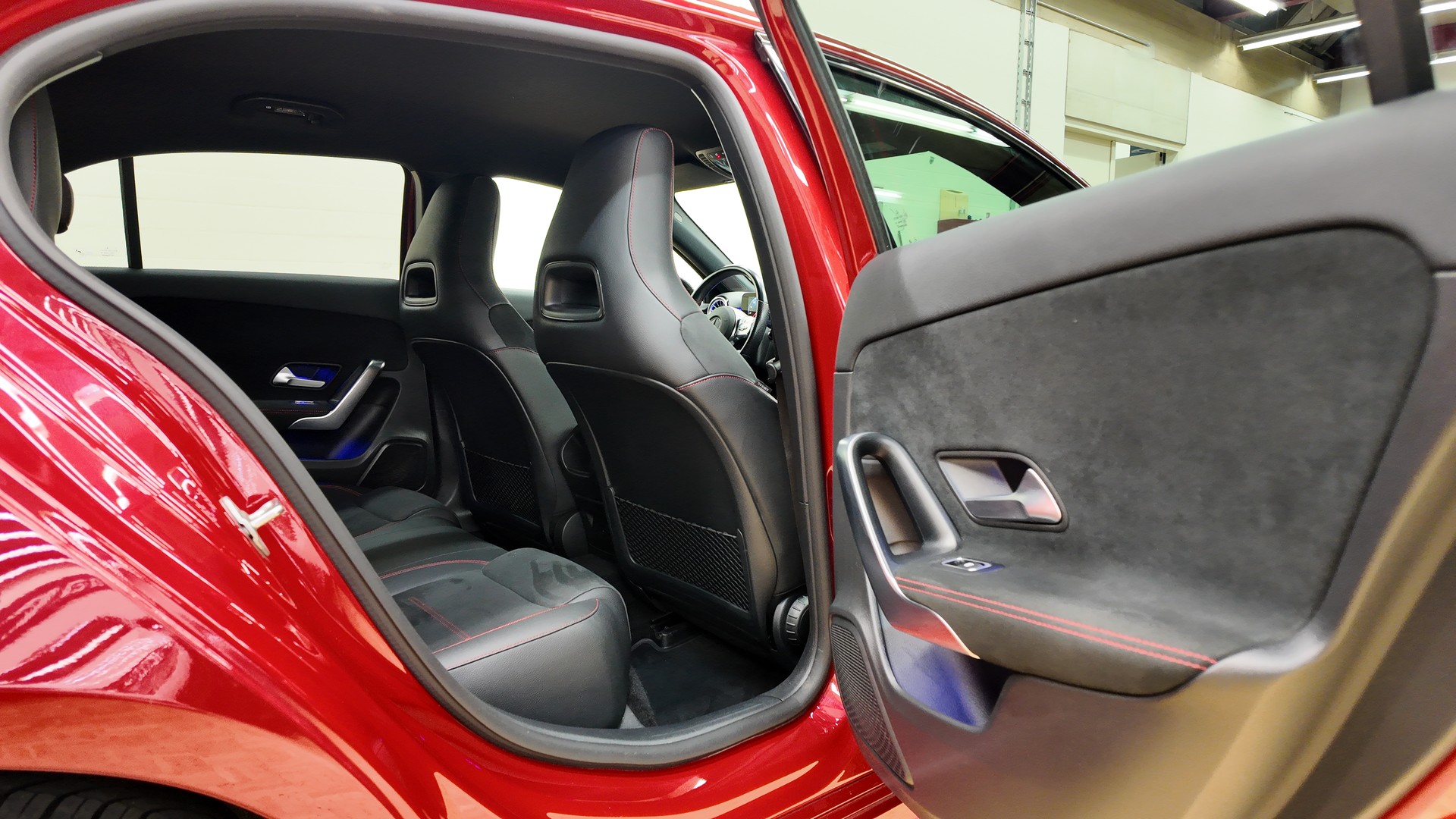 MERCEDES-BENZ A 200 AMG Line 7G-DCT-image-15