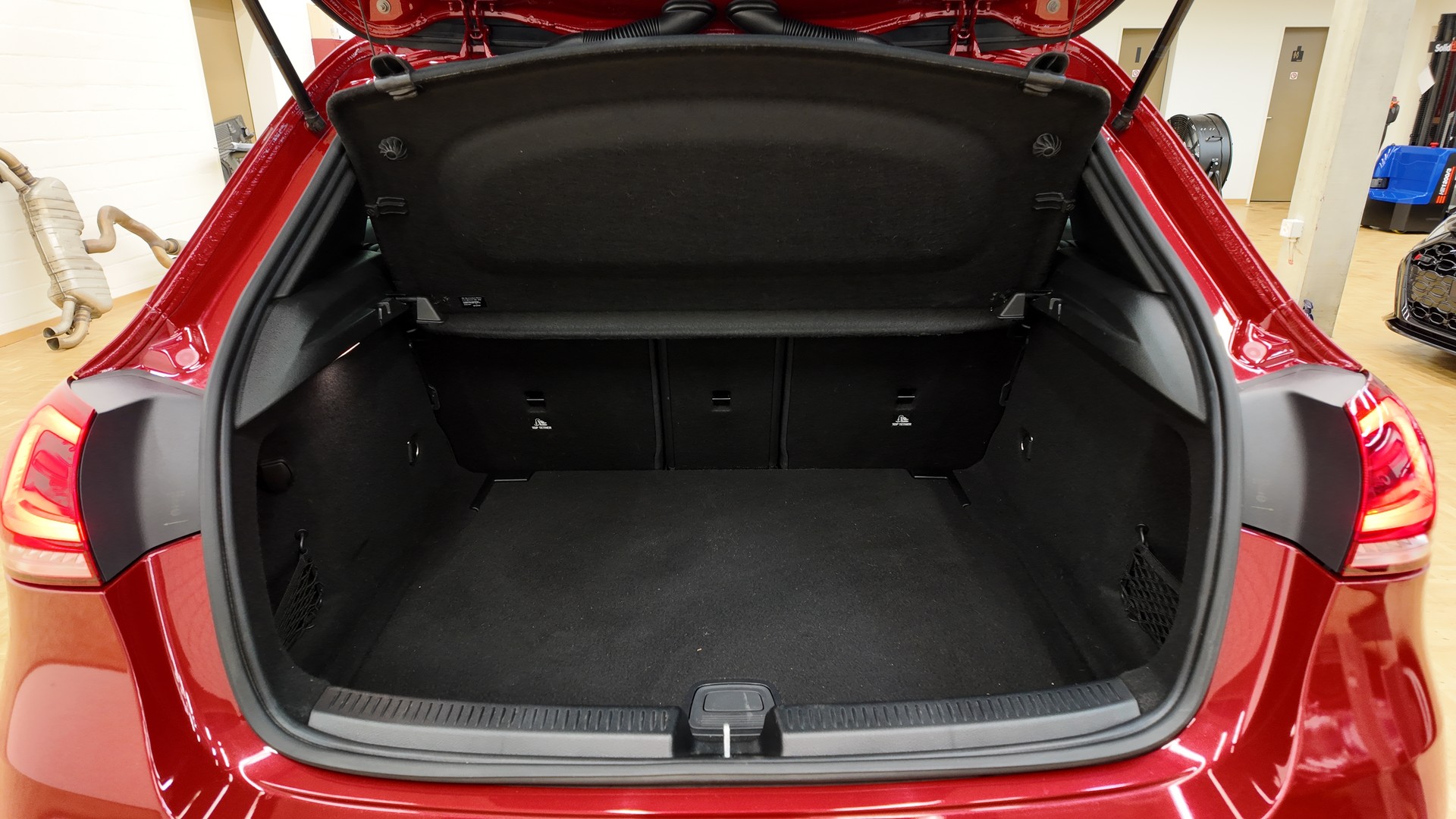 MERCEDES-BENZ A 200 AMG Line 7G-DCT-image-18