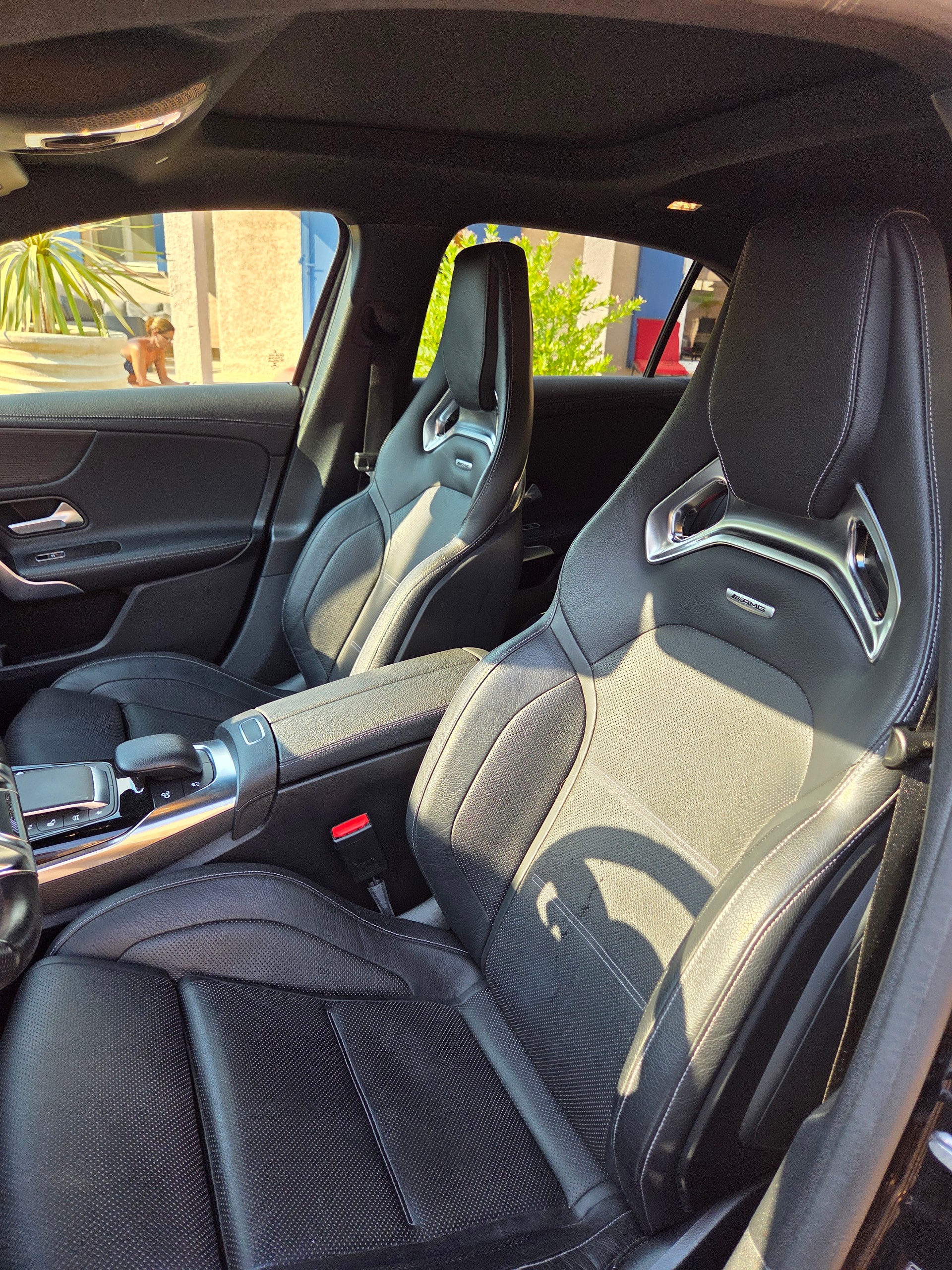 MERCEDES-BENZ A 35 AMG 4matic-image-5