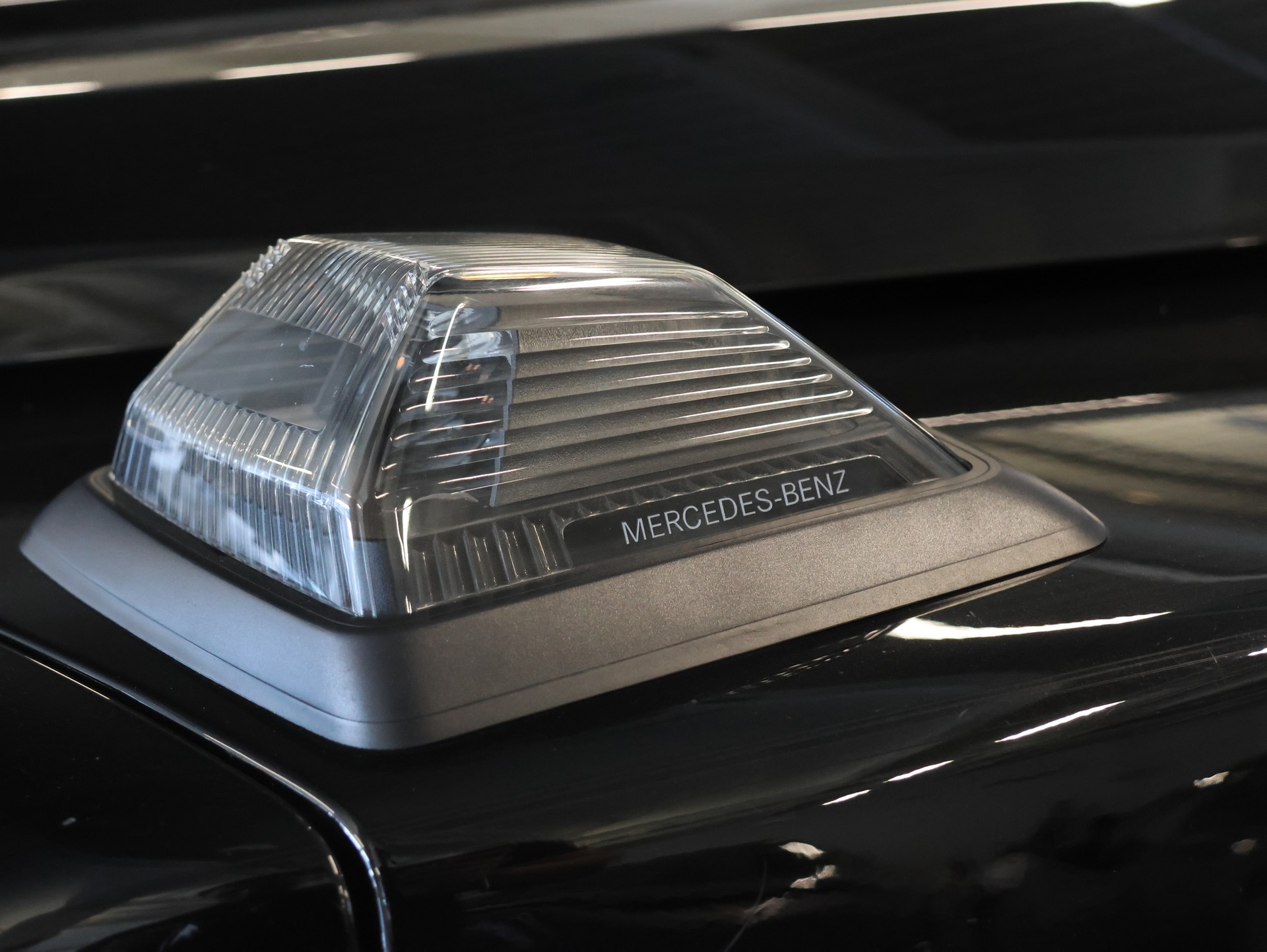 MERCEDES-BENZ G 500 AMG Line 9G-Tronic *360 Kamera* *Panoramadach* *Burmester*-image-9