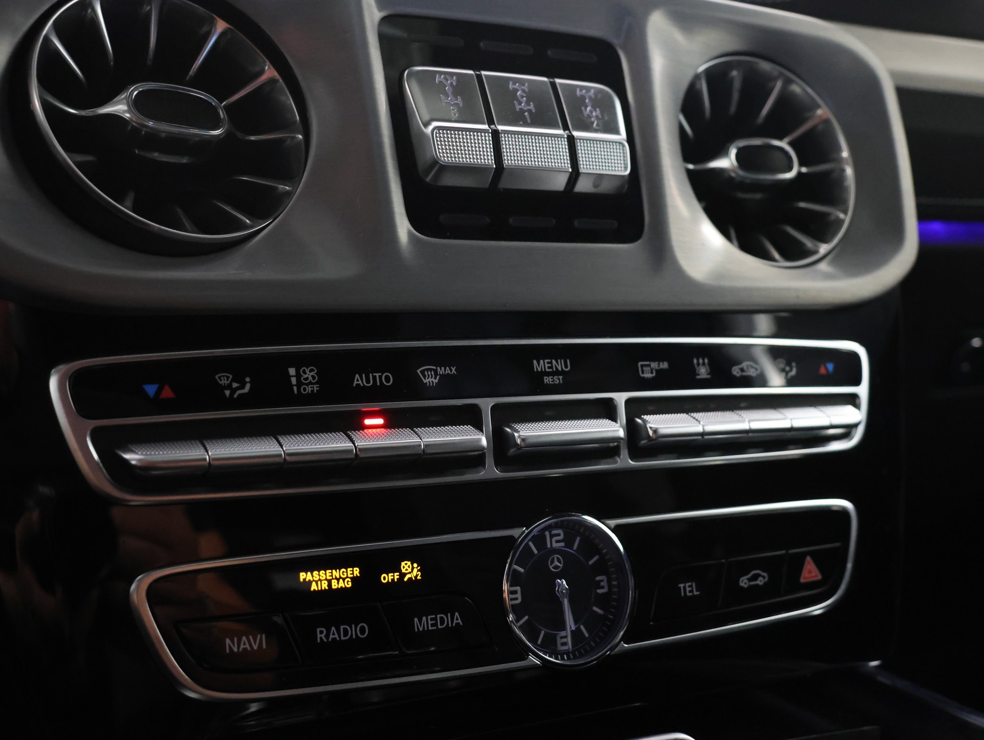 MERCEDES-BENZ G 500 AMG Line 9G-Tronic *360 Kamera* *Panoramadach* *Burmester*-image-24