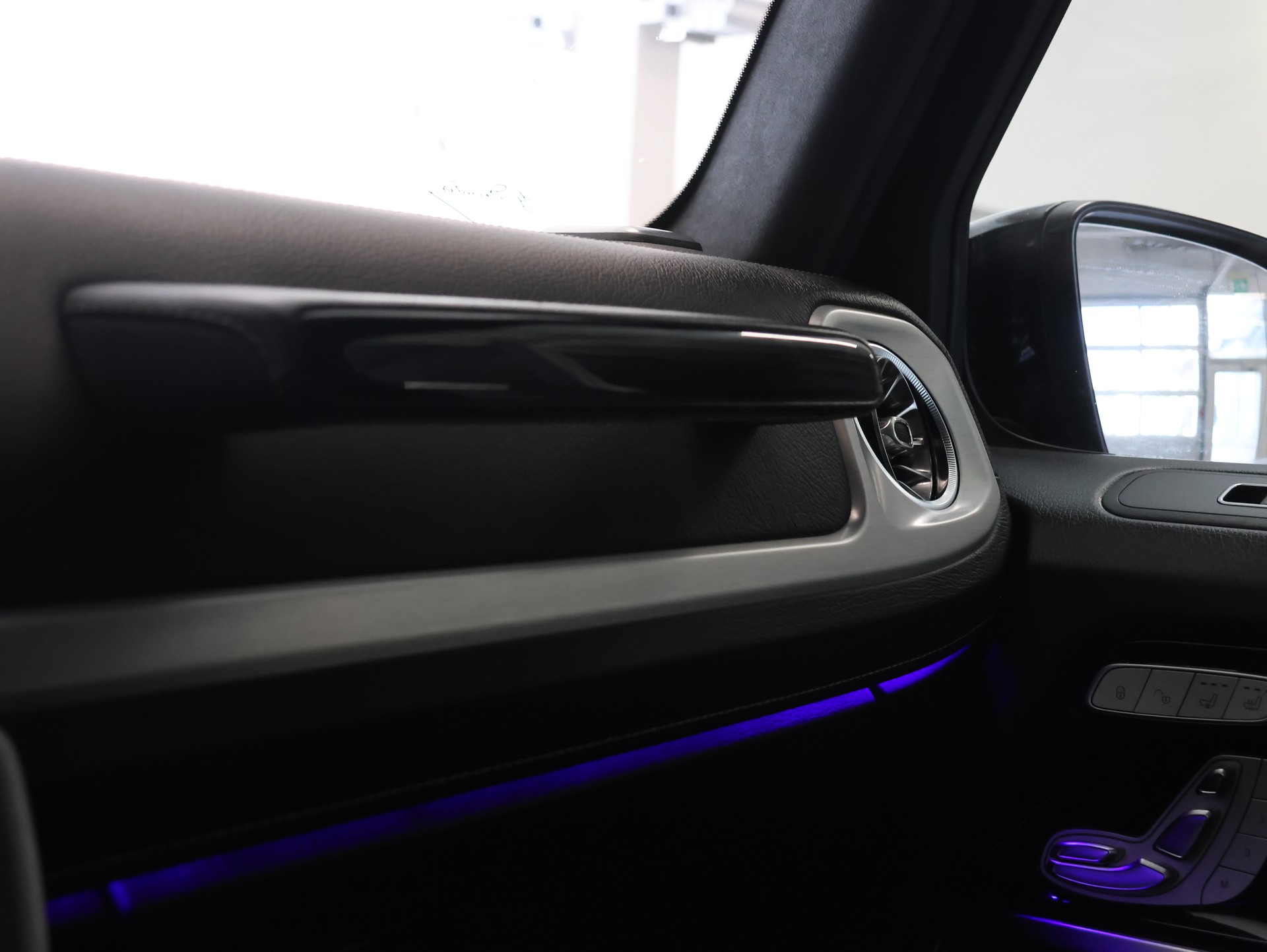 MERCEDES-BENZ G 500 AMG Line 9G-Tronic *360 Kamera* *Panoramadach* *Burmester*-image-28