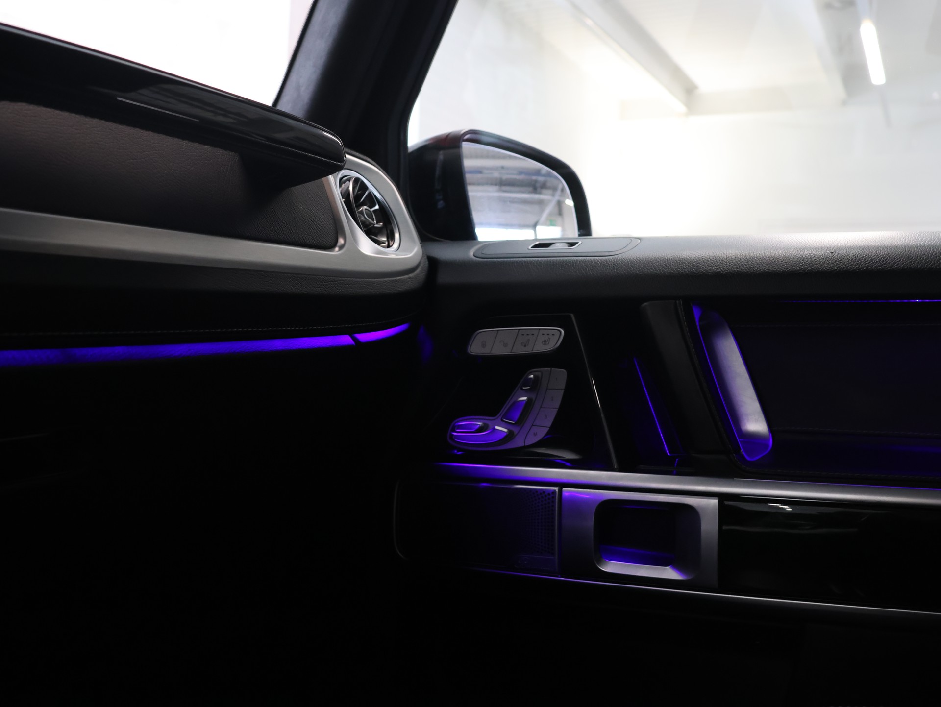 MERCEDES-BENZ G 500 AMG Line 9G-Tronic *360 Kamera* *Panoramadach* *Burmester*-image-26