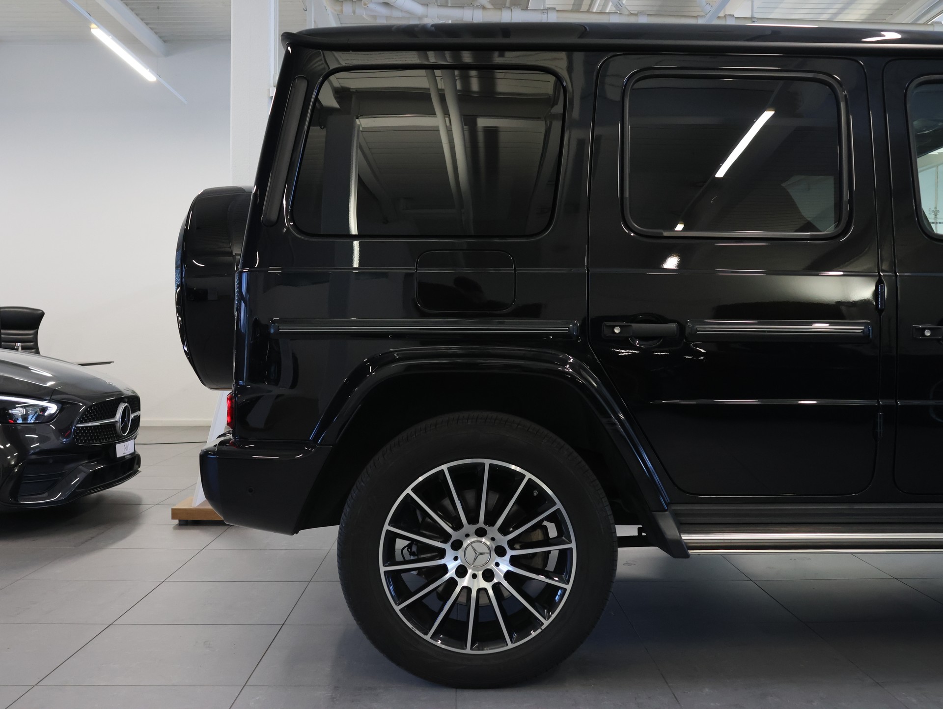 MERCEDES-BENZ G 500 AMG Line 9G-Tronic *360 Kamera* *Panoramadach* *Burmester*-image-5