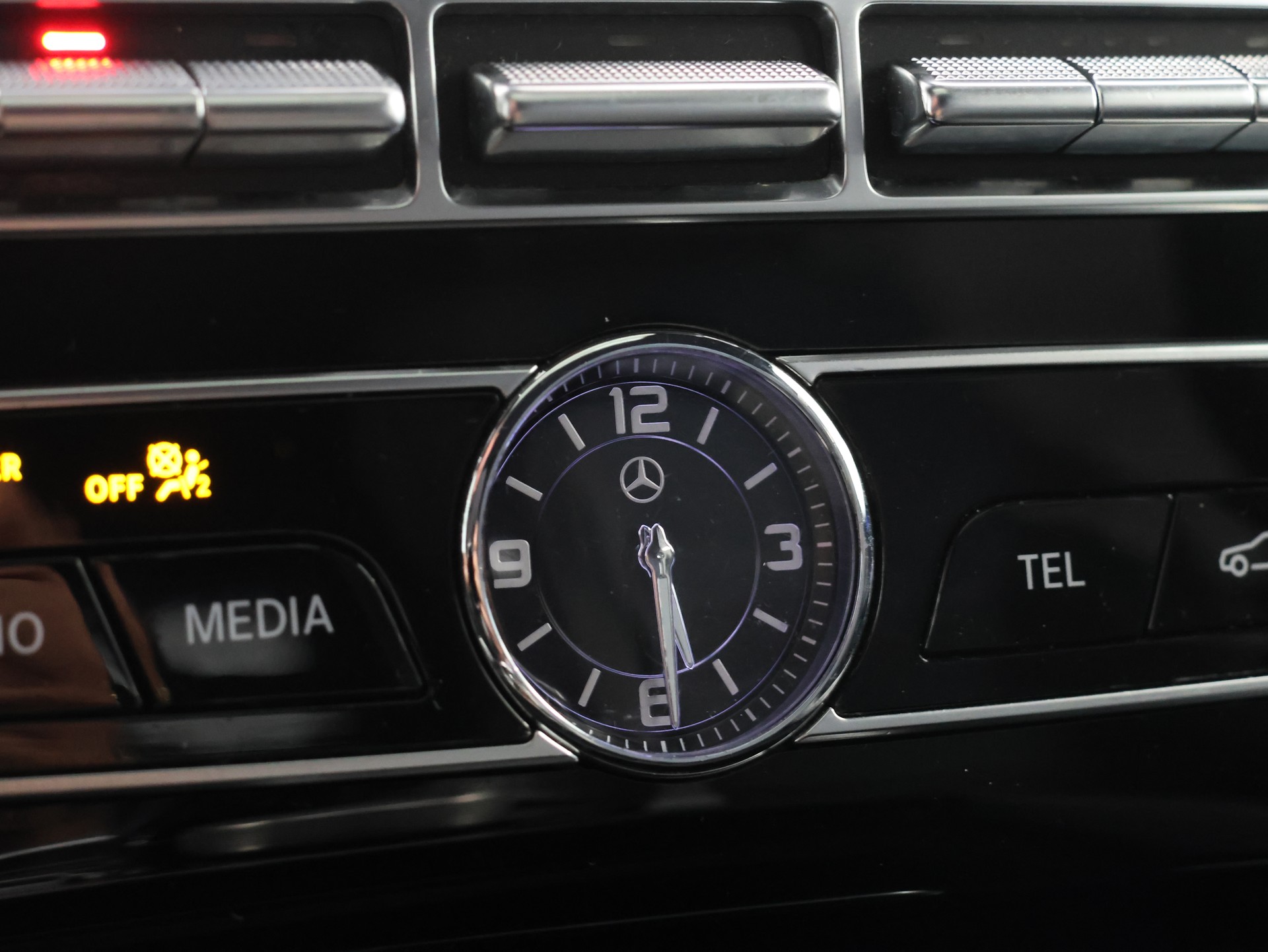 MERCEDES-BENZ G 500 AMG Line 9G-Tronic *360 Kamera* *Panoramadach* *Burmester*-image-25