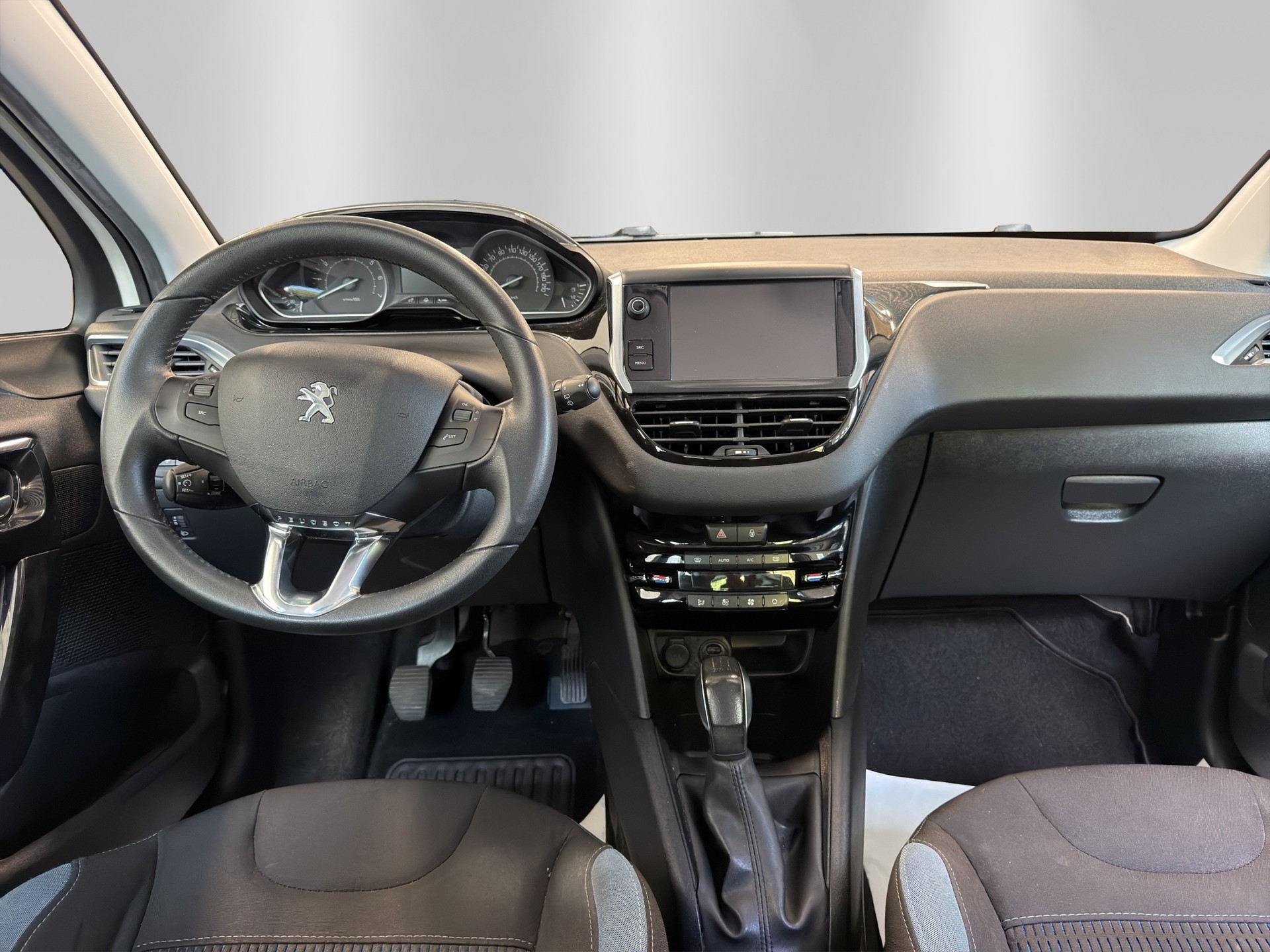 PEUGEOT 208 1.6 VTI Allure-image-8
