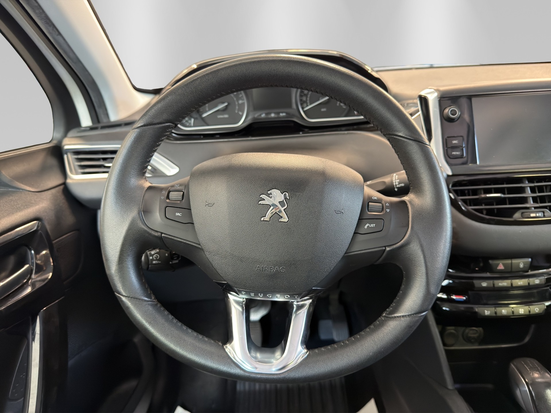 PEUGEOT 208 1.6 VTI Allure-image-9