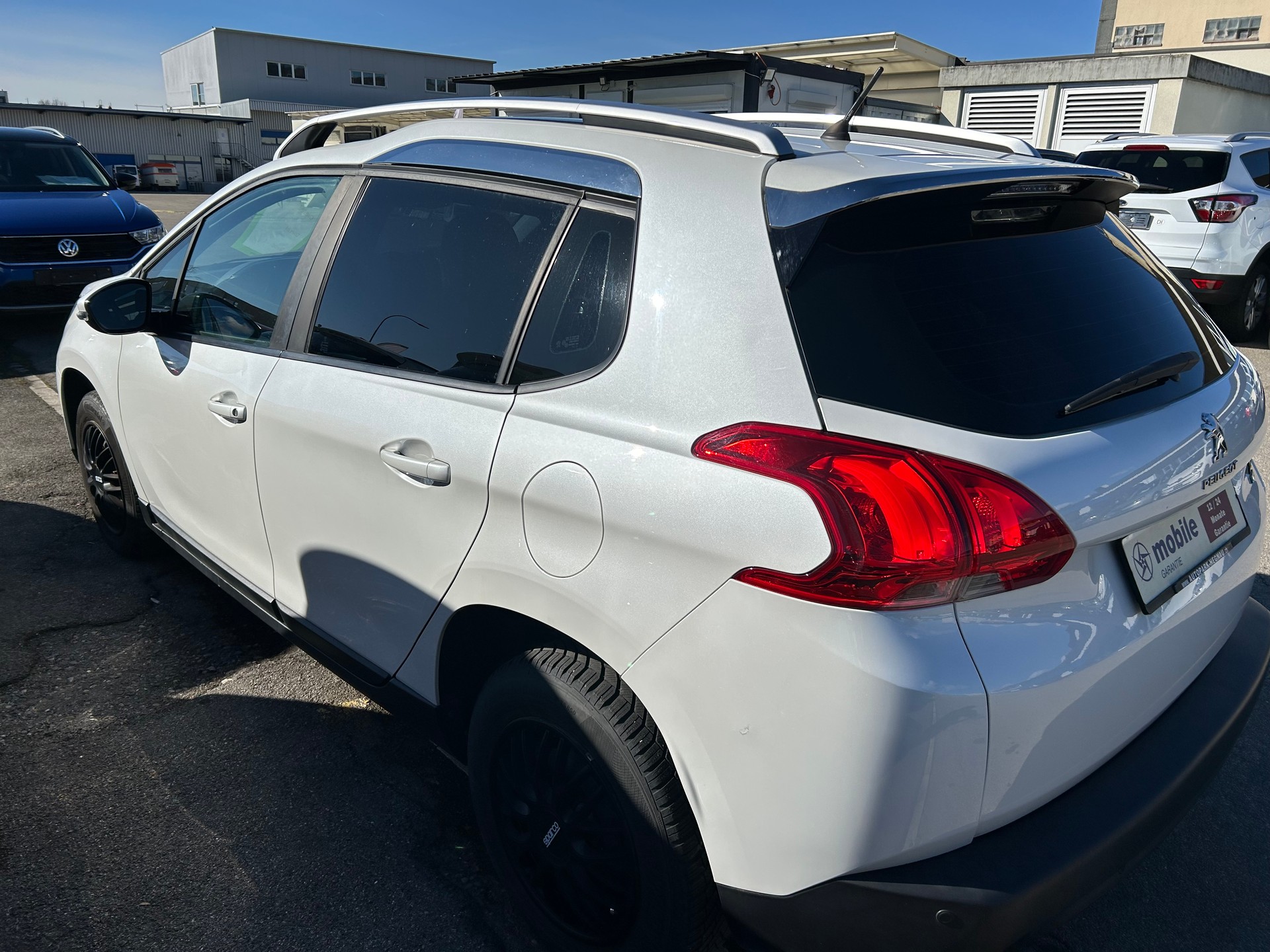 PEUGEOT 2008 1.6 e-HDi Active-image-9