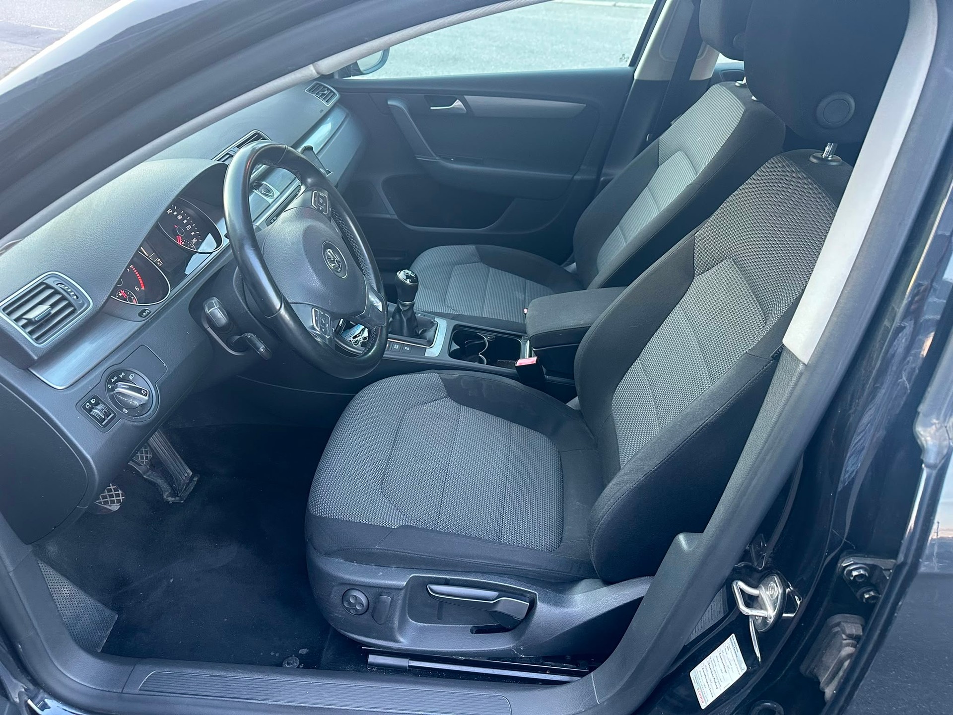 VW Passat Variant 2.0 TDI BMT Trendline-image-9