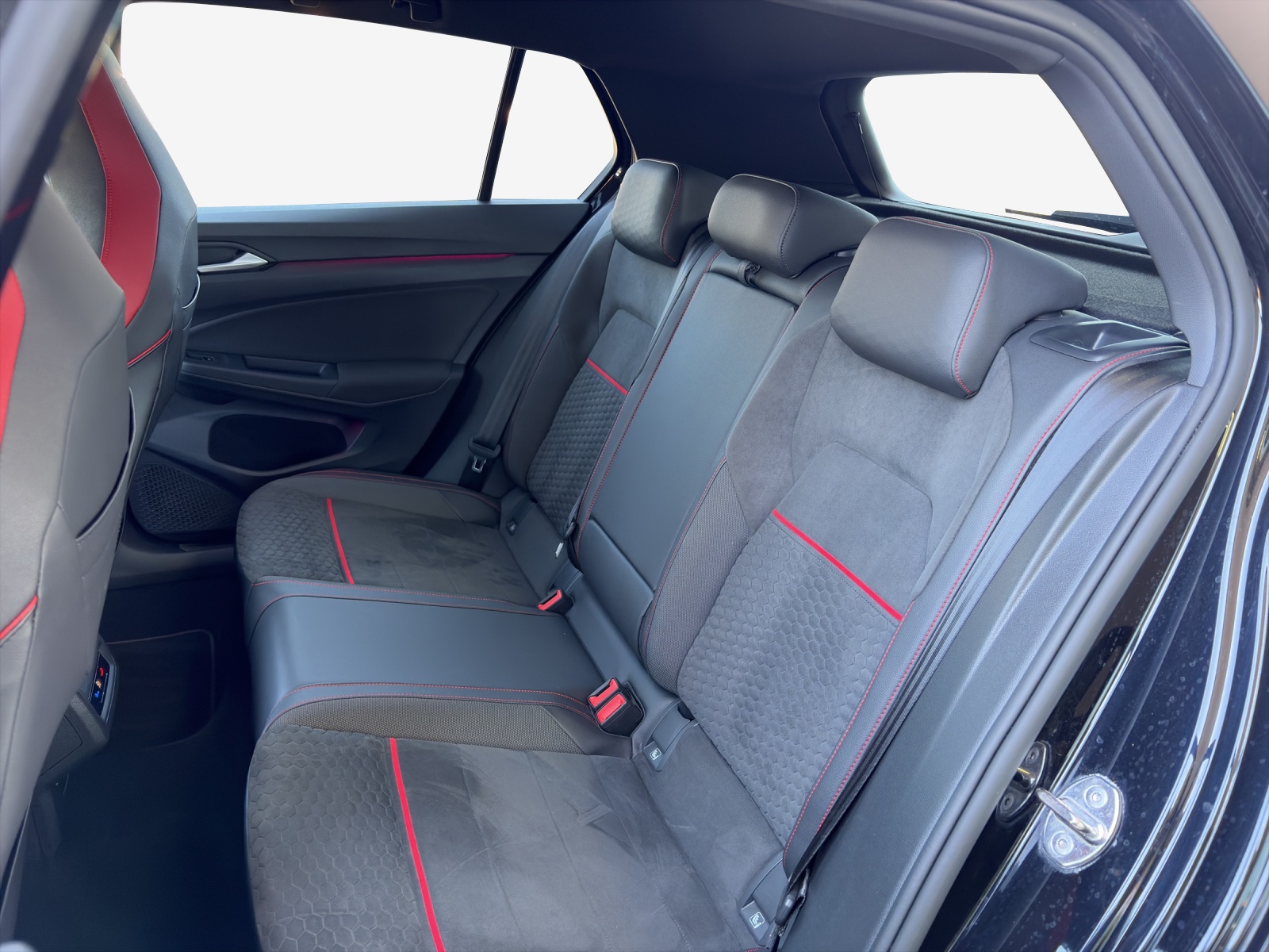 VW Golf 2.0 TSI GTI Clubsport DSG-image-11