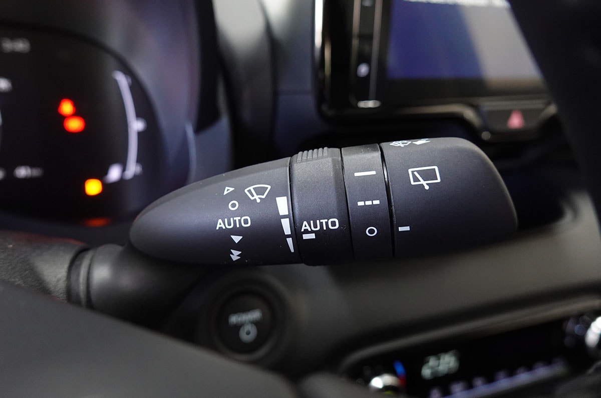TOYOTA Yaris 1.5 Trend e-CVT-image-13