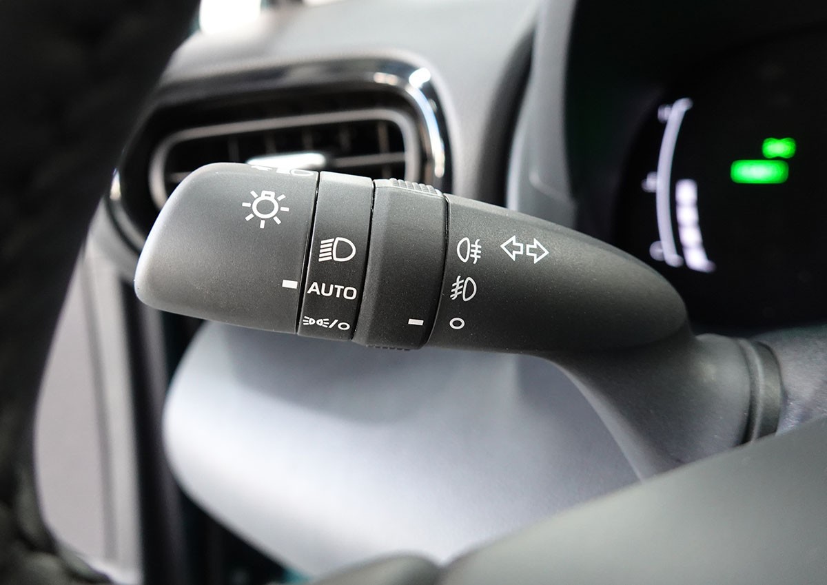 TOYOTA Yaris 1.5 Trend e-CVT-image-12