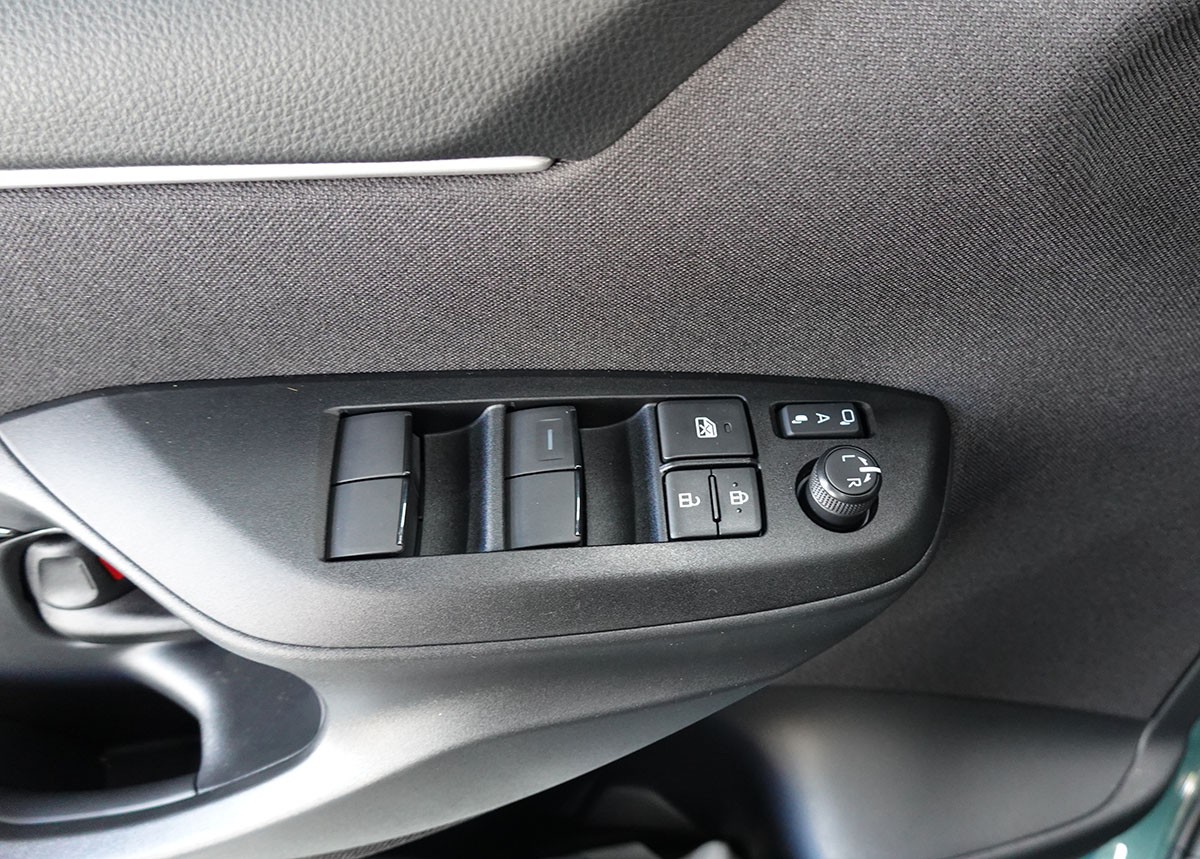 TOYOTA Yaris 1.5 Trend e-CVT-image-15
