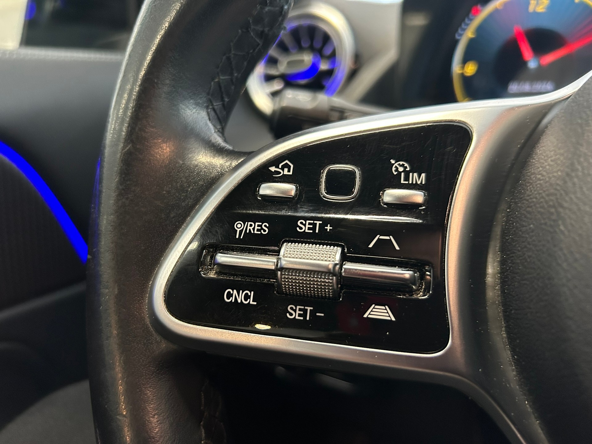 MERCEDES-BENZ GLA 250 4Matic Progressive 8G-DCT-image-13