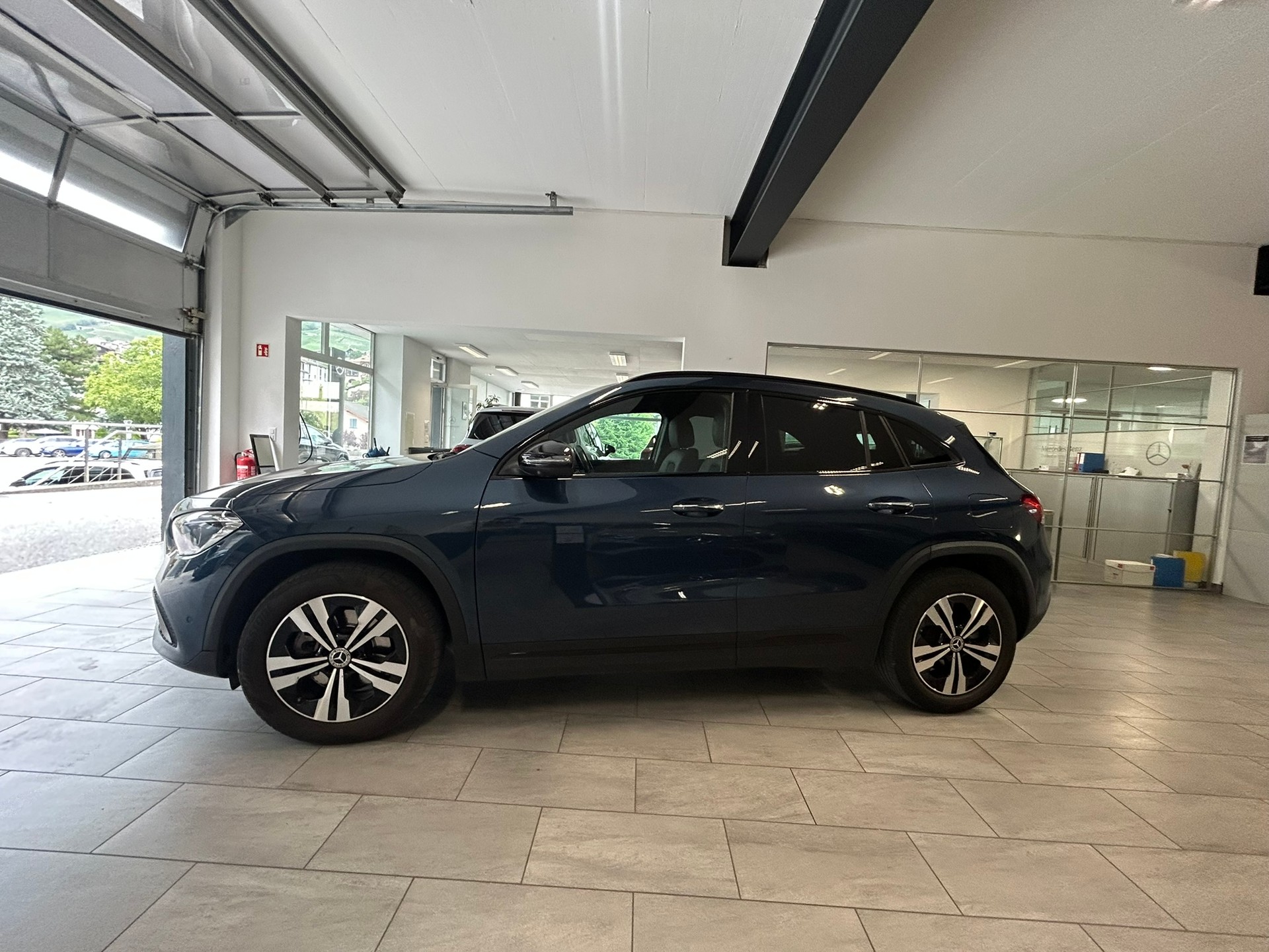 MERCEDES-BENZ GLA 250 4Matic Progressive 8G-DCT-image-3