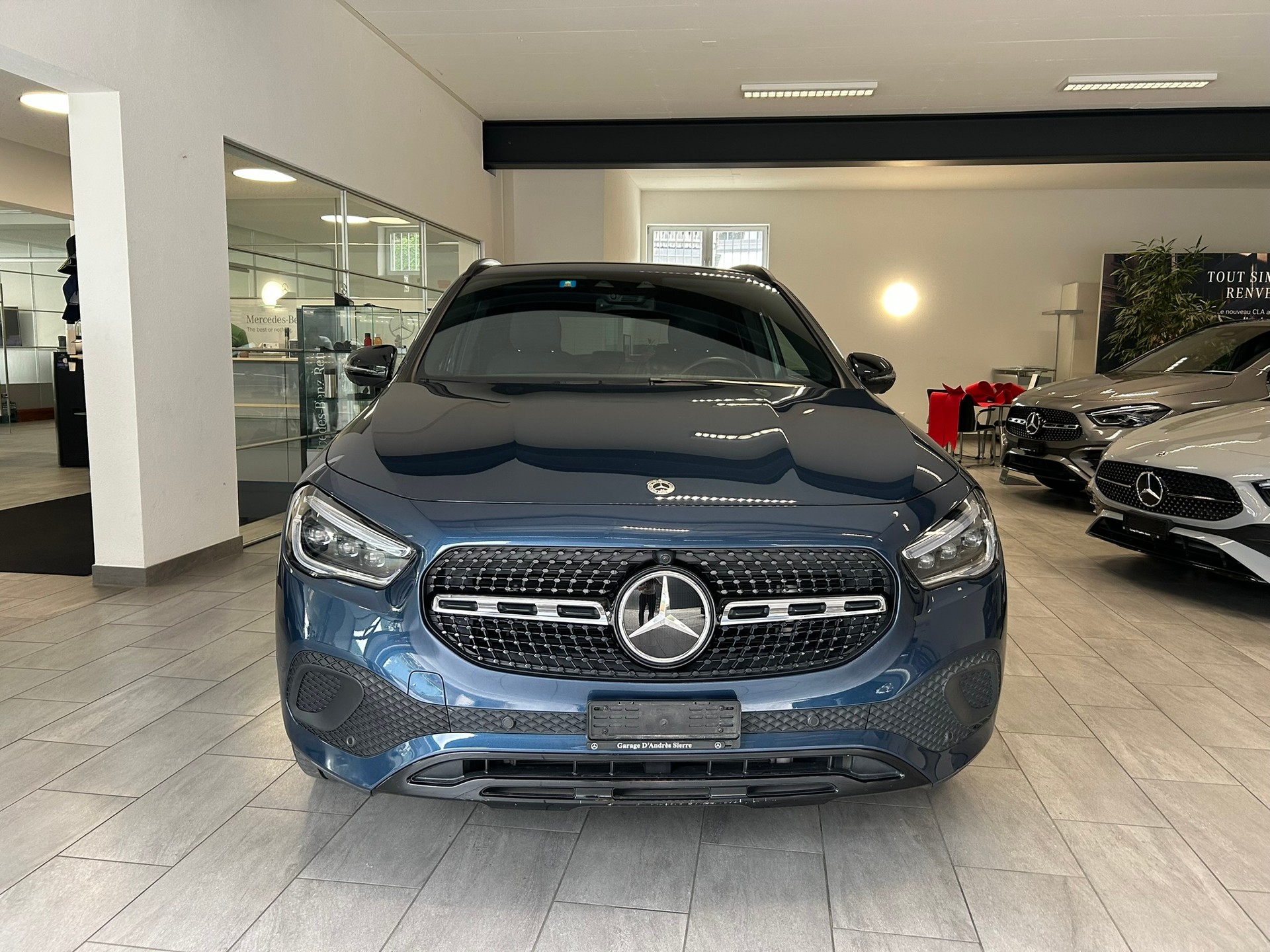 MERCEDES-BENZ GLA 250 4Matic Progressive 8G-DCT-image-1
