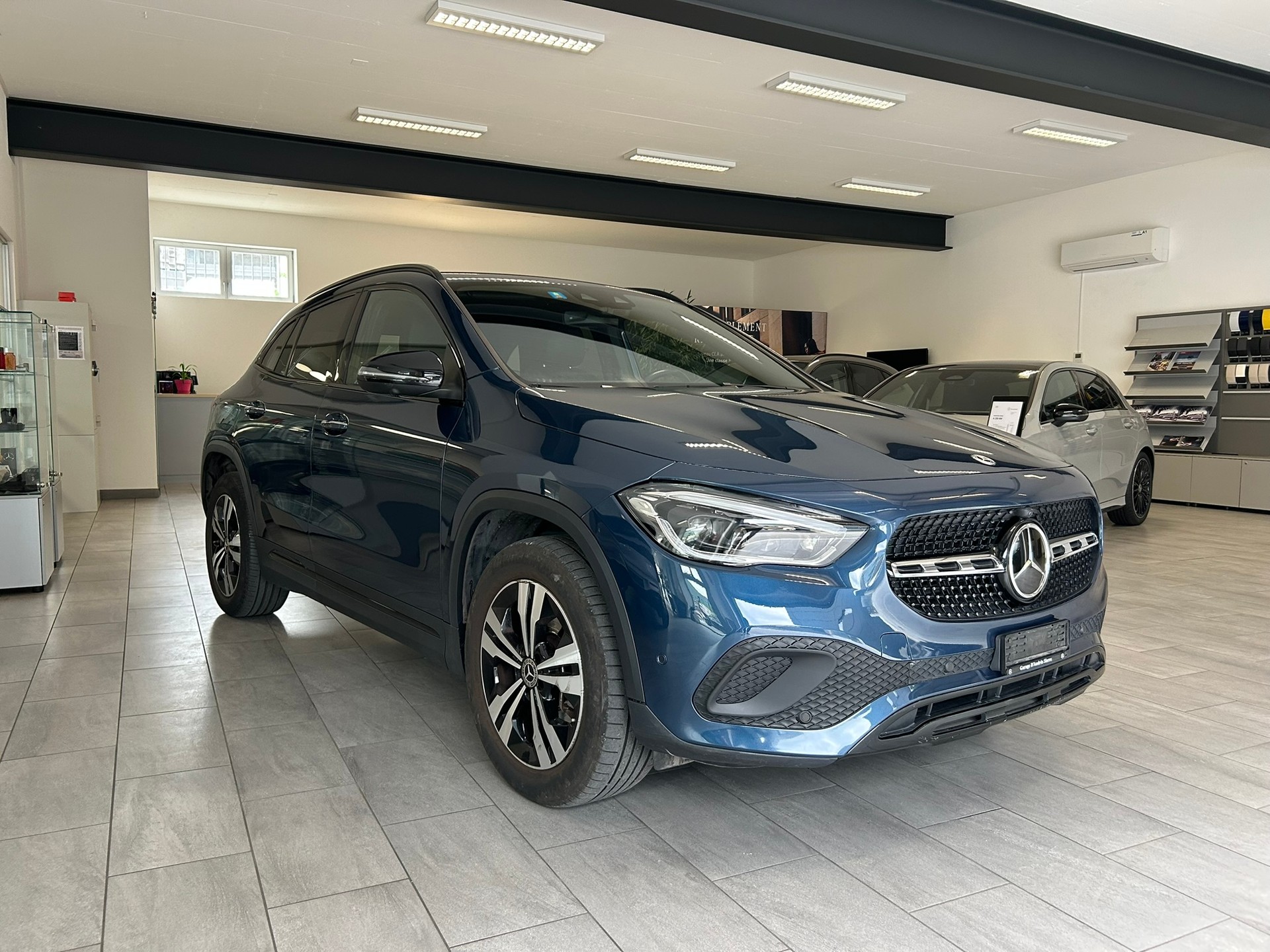 MERCEDES-BENZ GLA 250 4Matic Progressive 8G-DCT-image-2