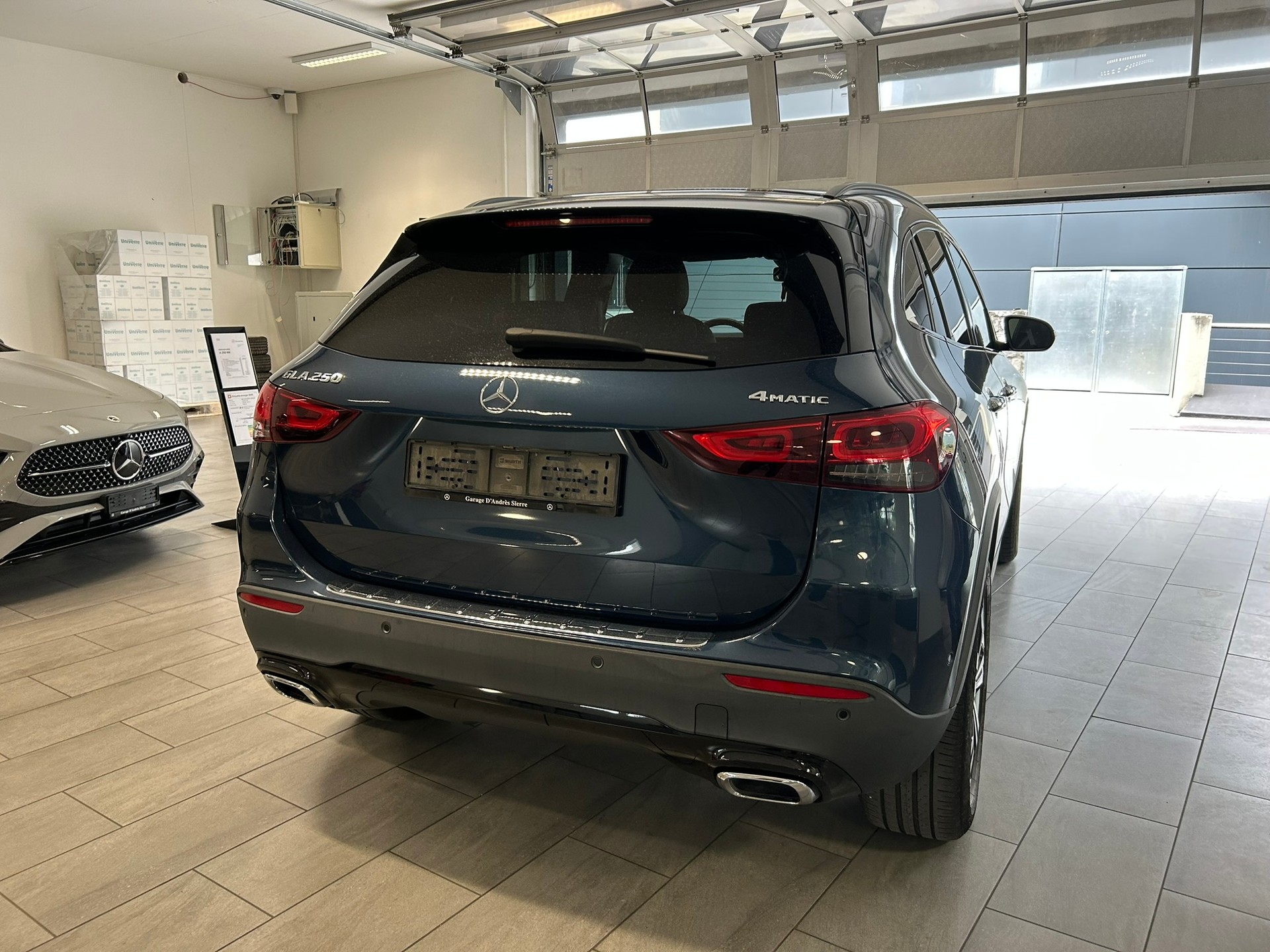 MERCEDES-BENZ GLA 250 4Matic Progressive 8G-DCT-image-4