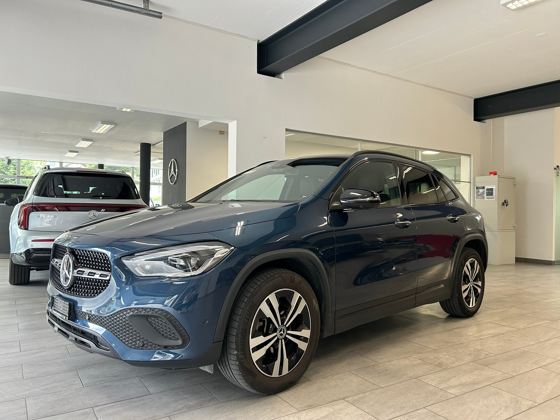 MERCEDES-BENZ GLA 250 4Matic Progressive 8G-DCT-image-0