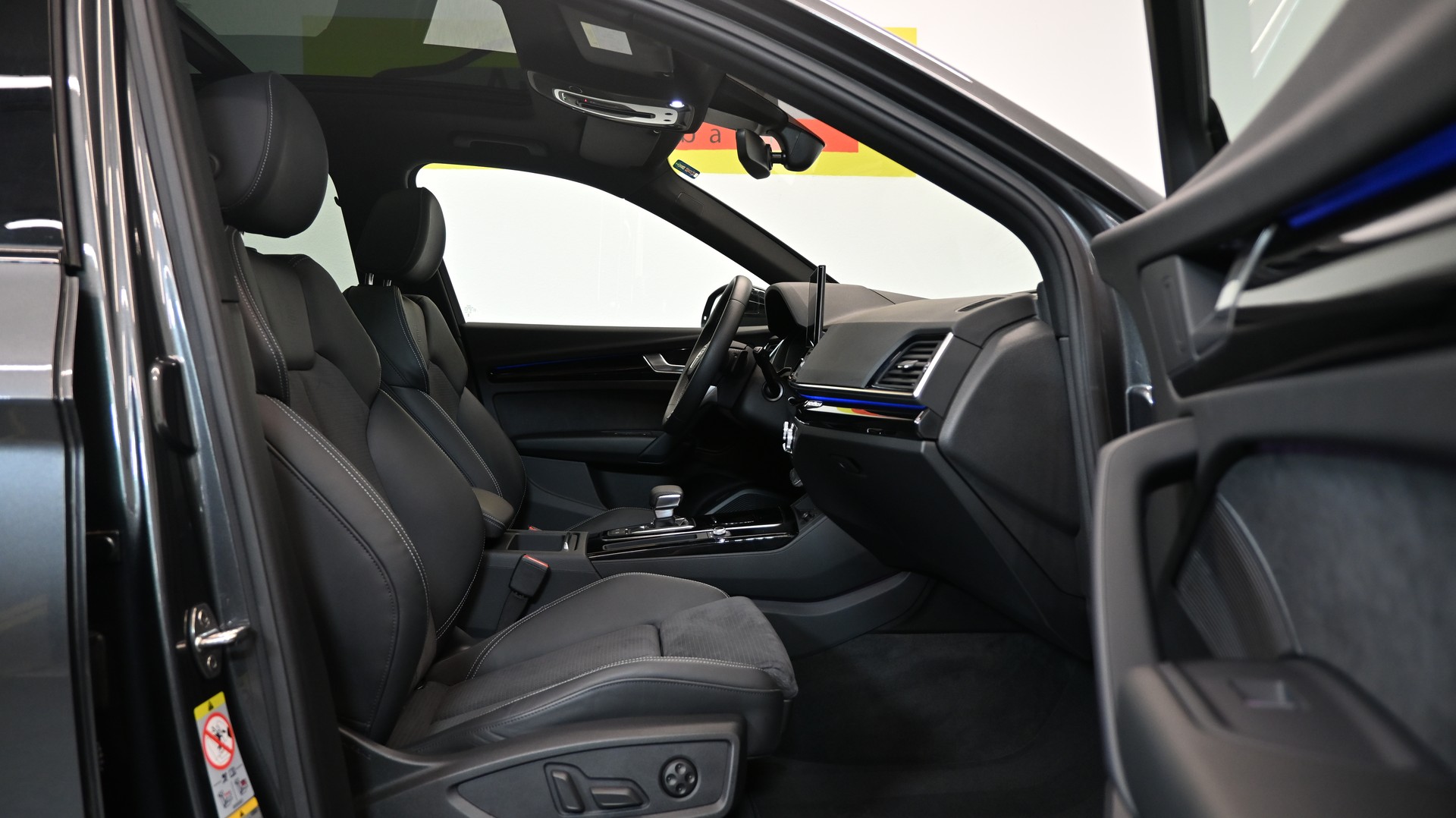 AUDI Q5 40 TDI Black Edition & S-Competition quattro S-tronic-image-3