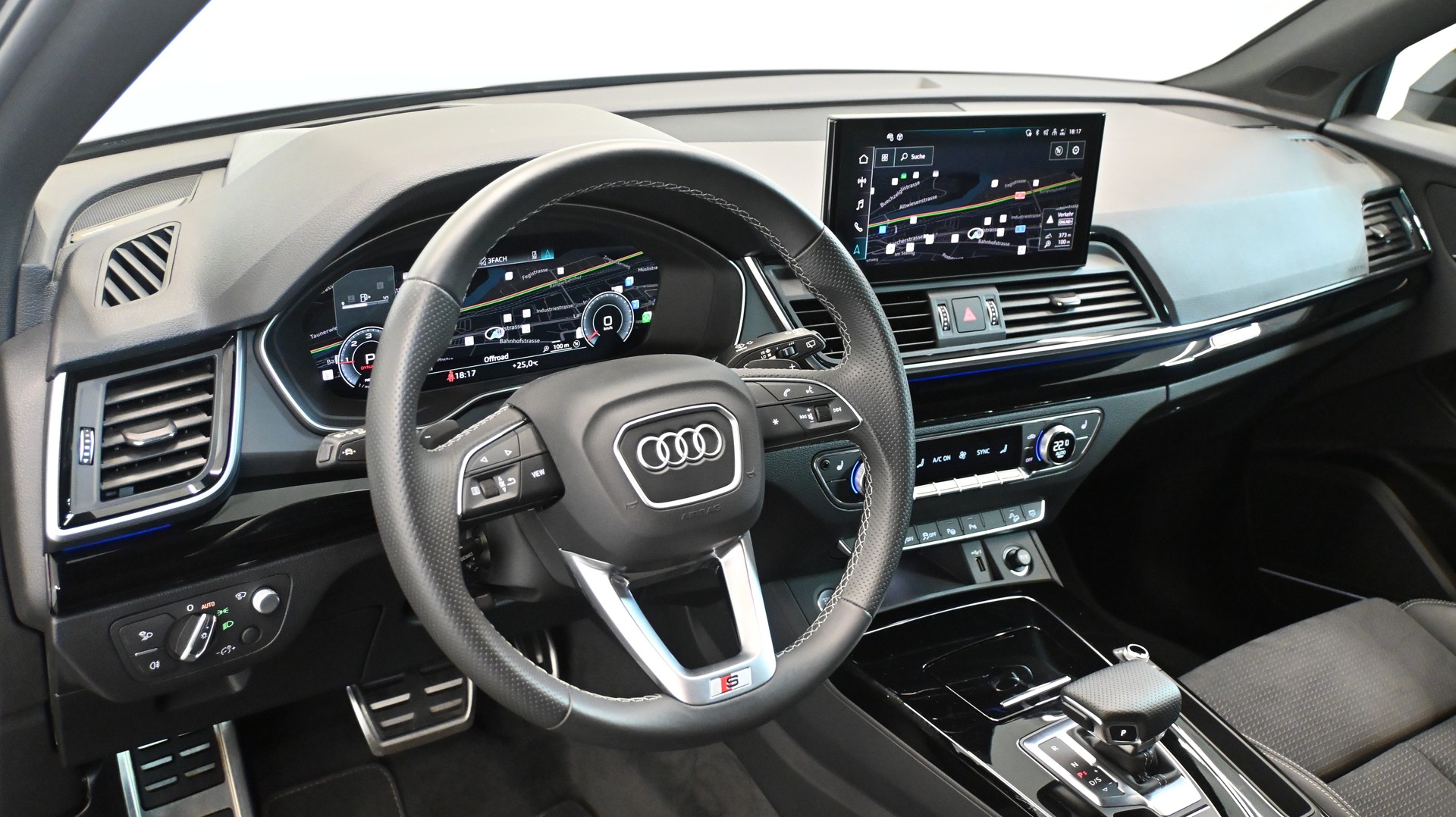 AUDI Q5 40 TDI Black Edition & S-Competition quattro S-tronic-image-2