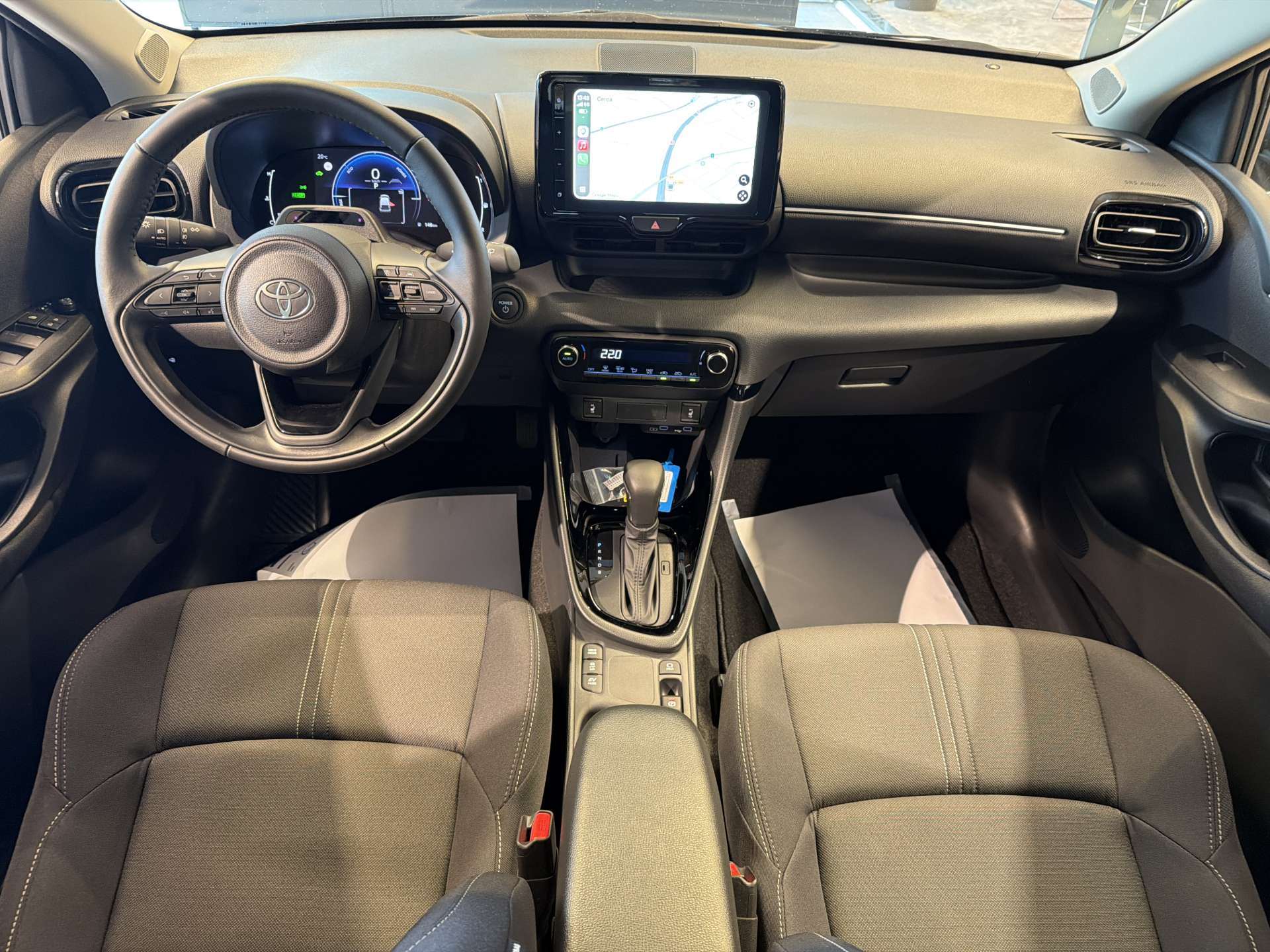 TOYOTA Yaris 1.5 Active Plus+ e-CVT Automat-image-14