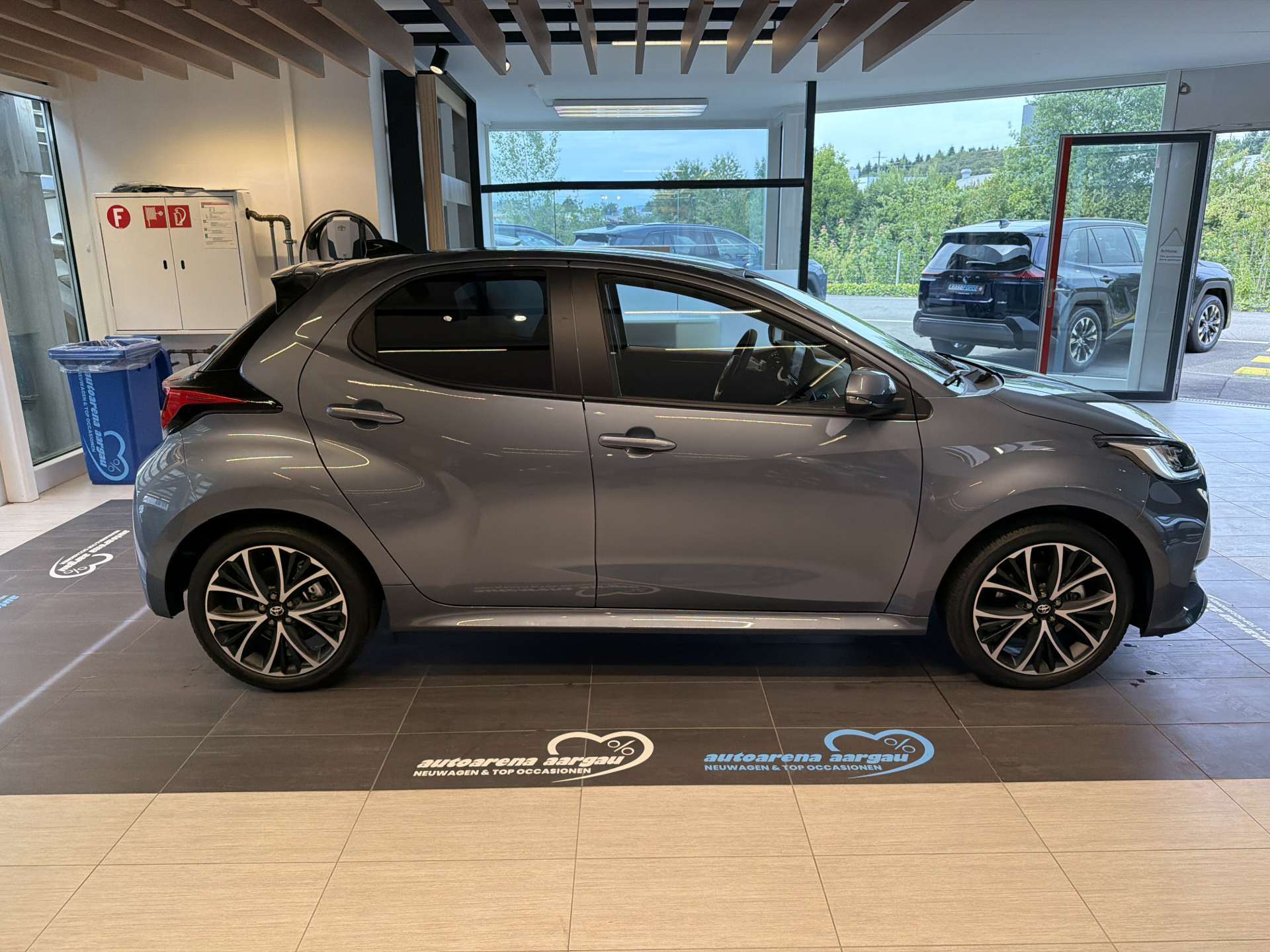 TOYOTA Yaris 1.5 Active Plus+ e-CVT Automat-image-11