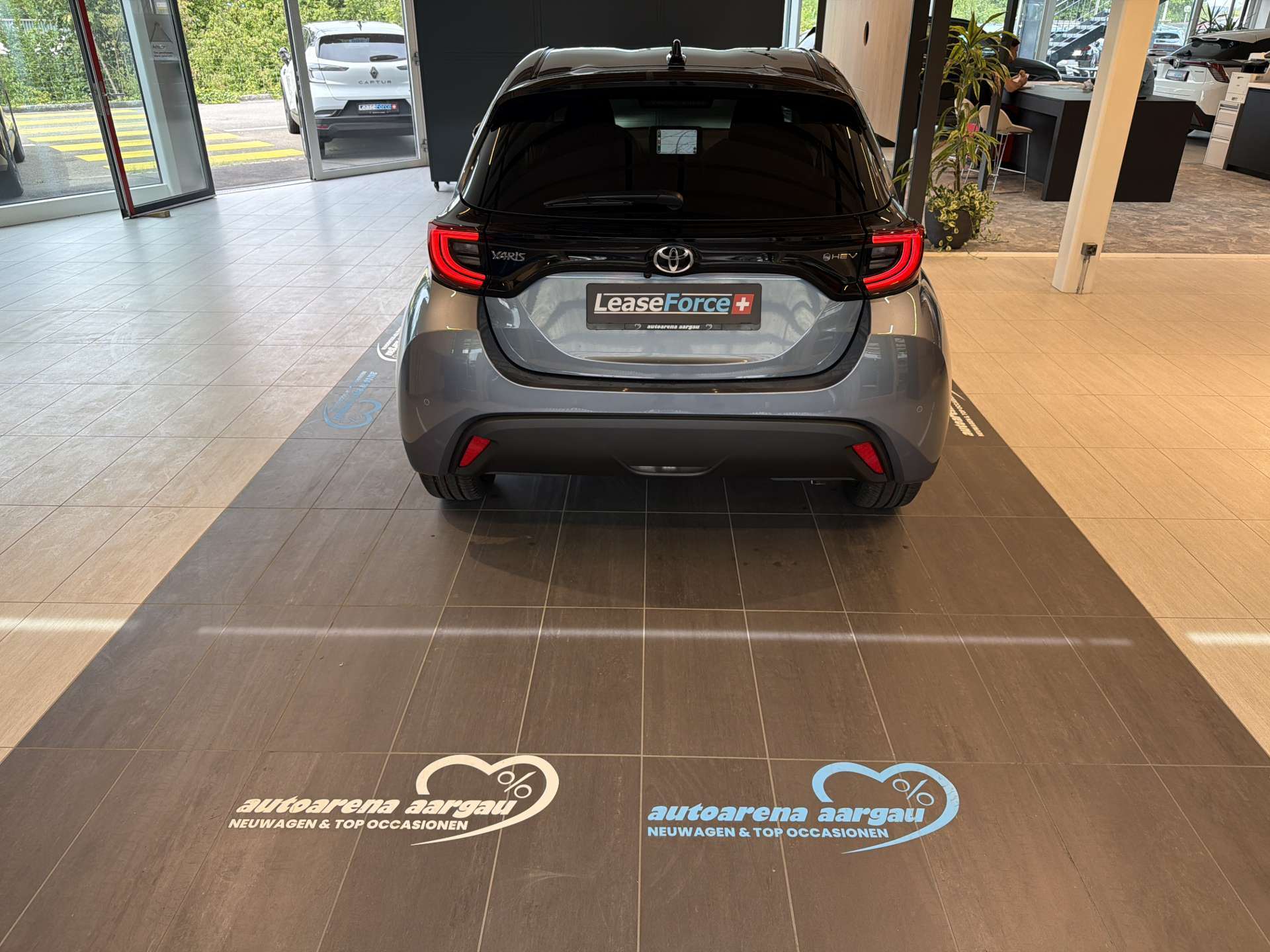 TOYOTA Yaris 1.5 Active Plus+ e-CVT Automat-image-12