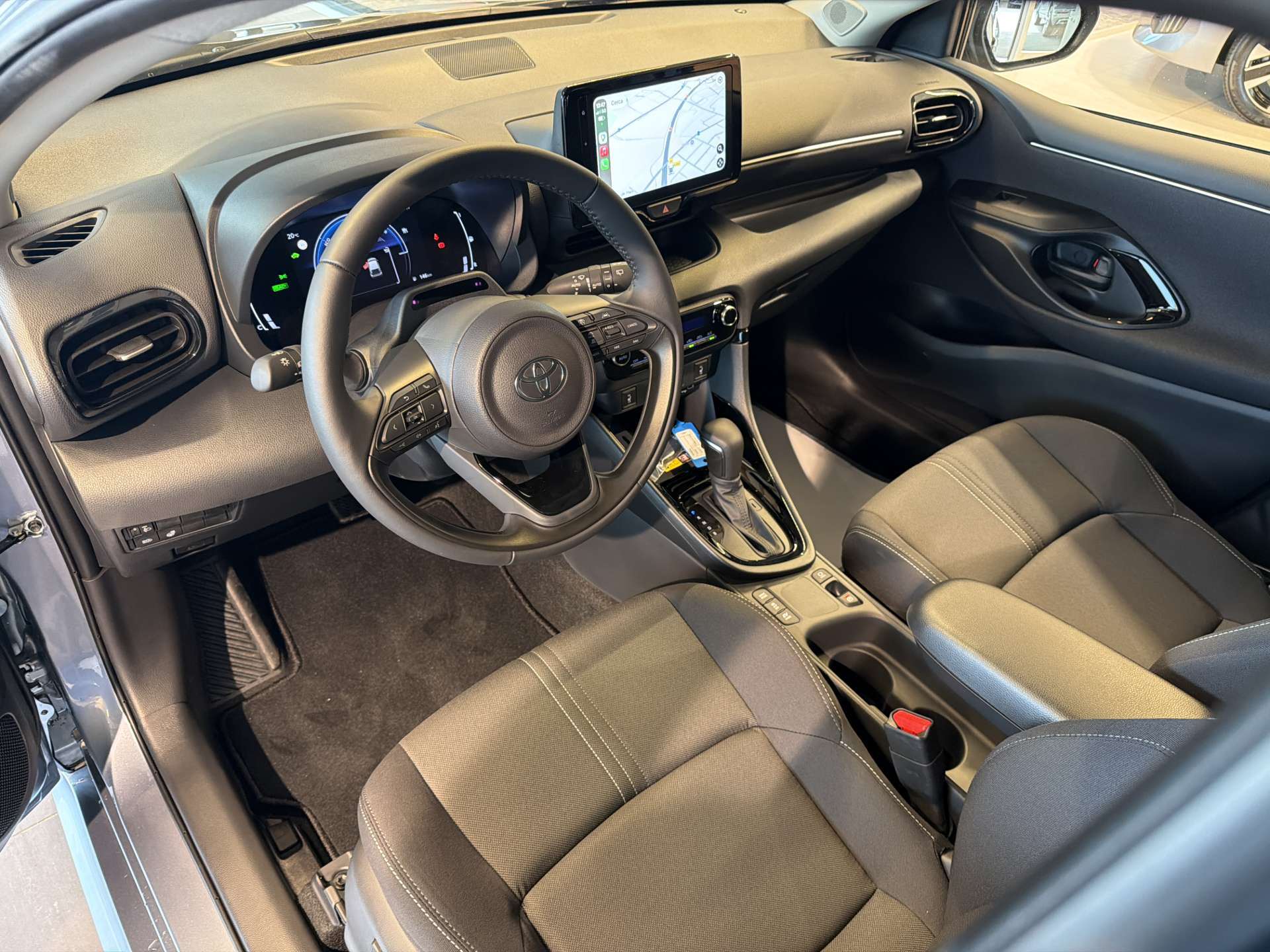 TOYOTA Yaris 1.5 Active Plus+ e-CVT Automat-image-5