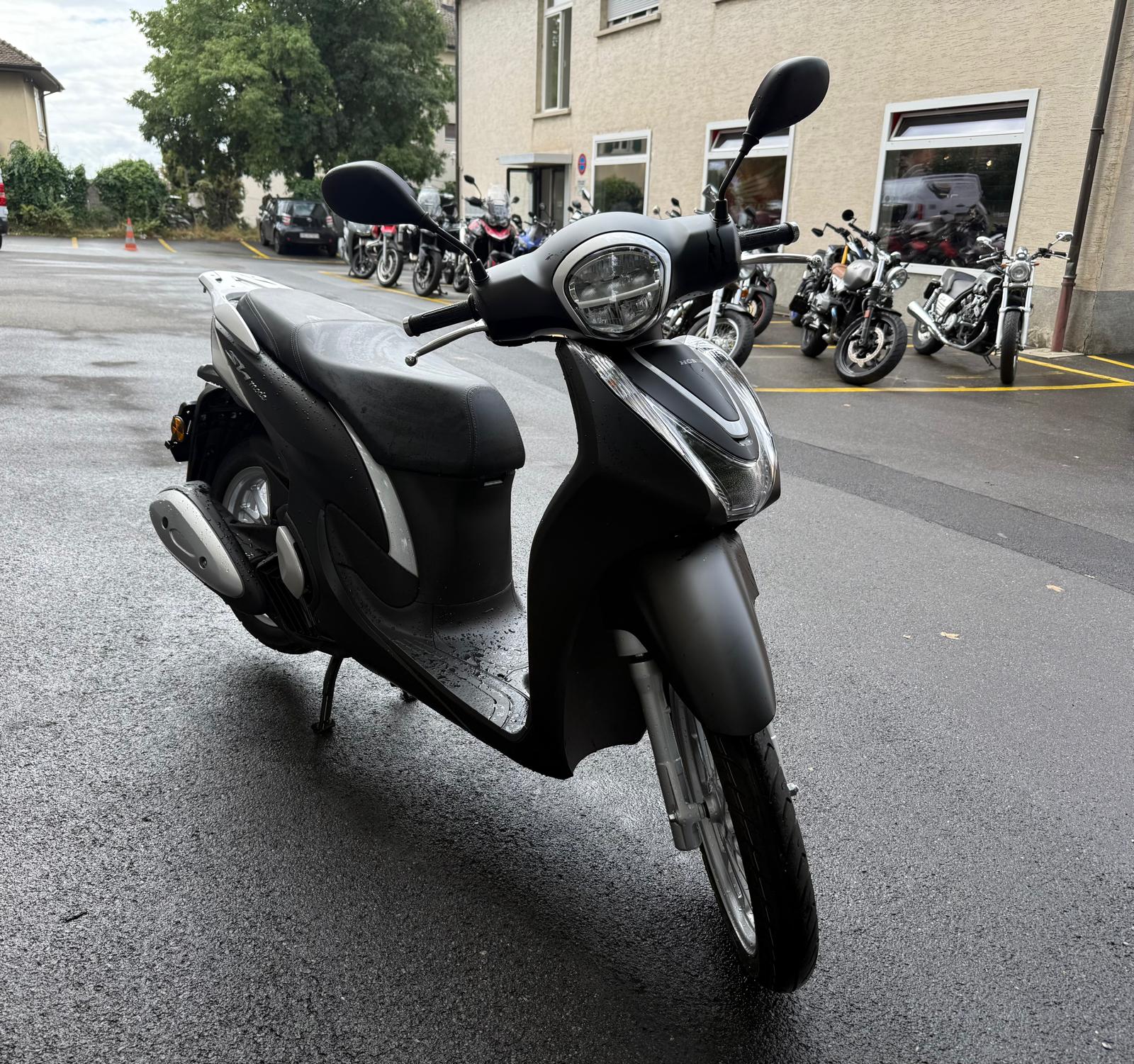 HONDA SH 125 i Mode-showroom-element-1
