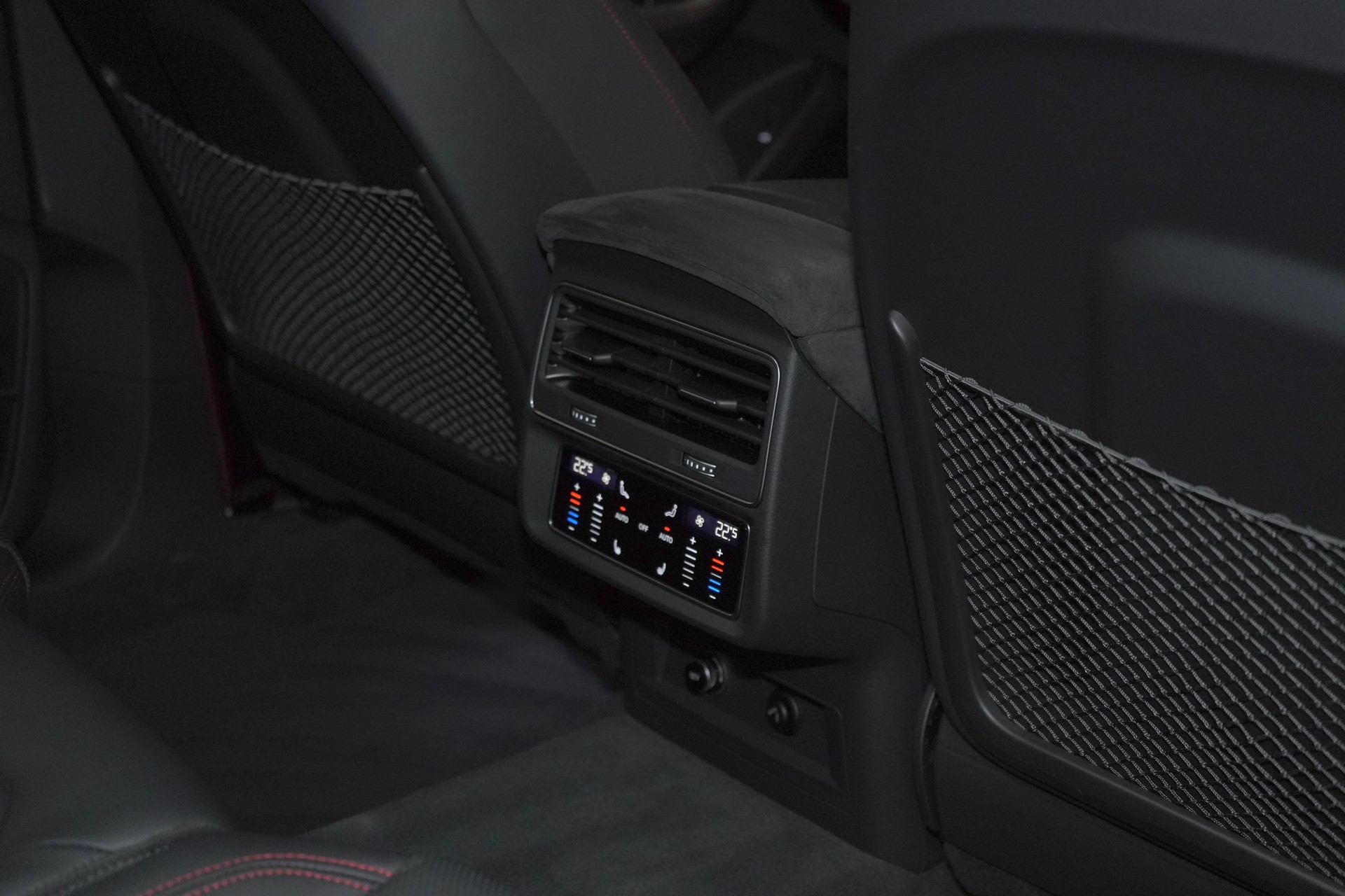 AUDI RSQ8 quattro tiptronic * Werksgarantie bis 2027, Head-UP Display, Massagesitz, 360 Kamera, Spurassist, Abstandregler, Allblack *-image-10