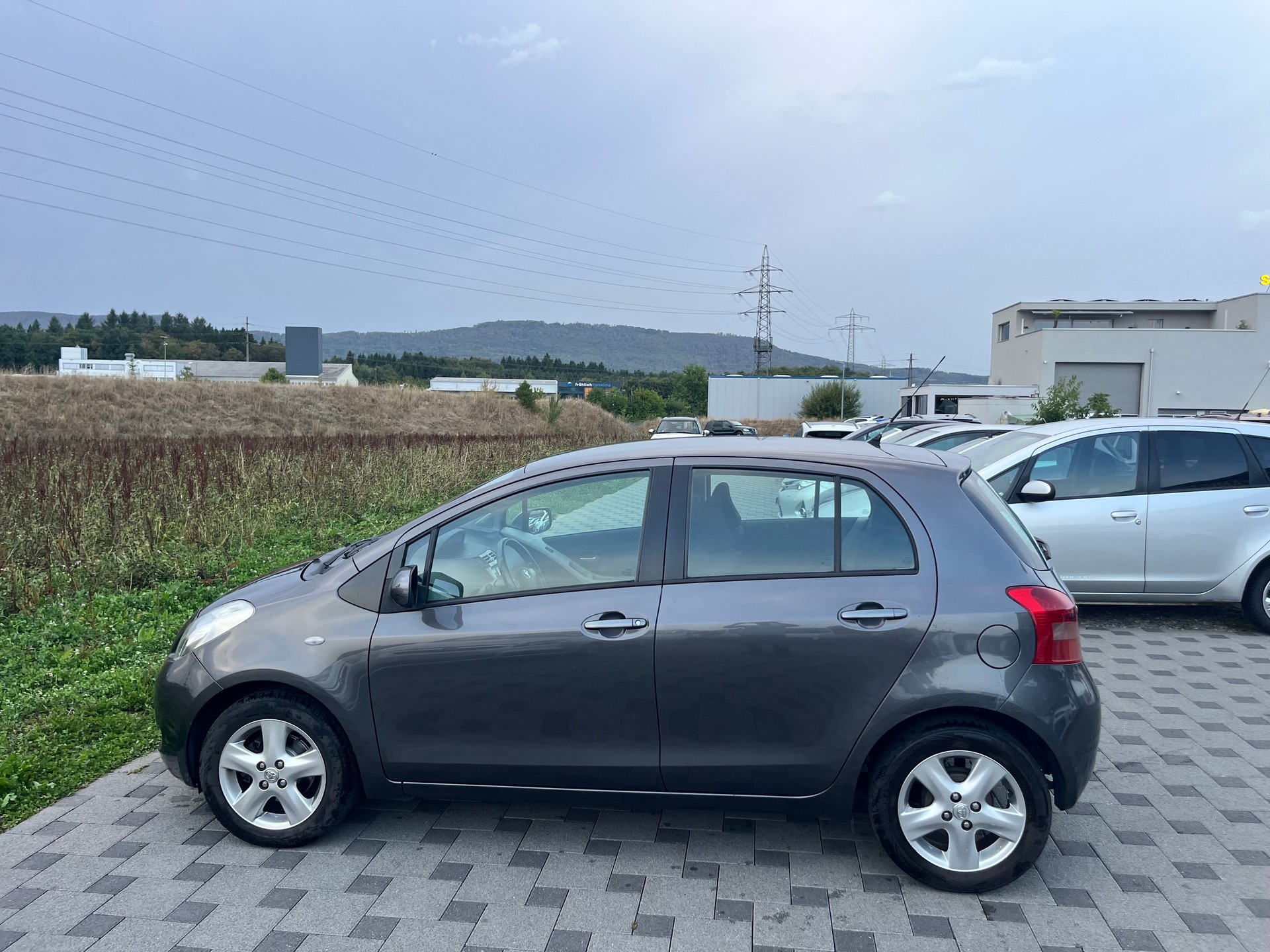 TOYOTA Yaris 1.3 Chic Multimode-image-3