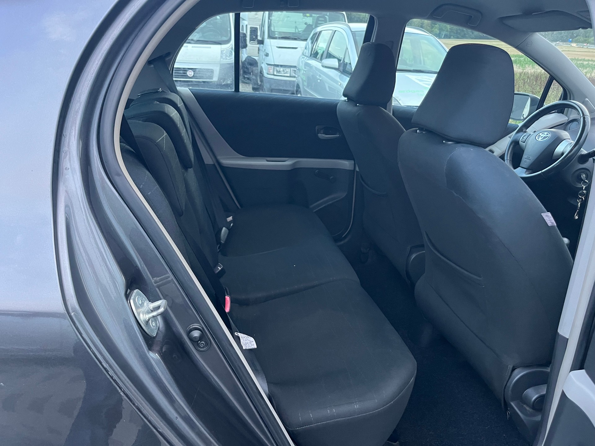 TOYOTA Yaris 1.3 Chic Multimode-image-9