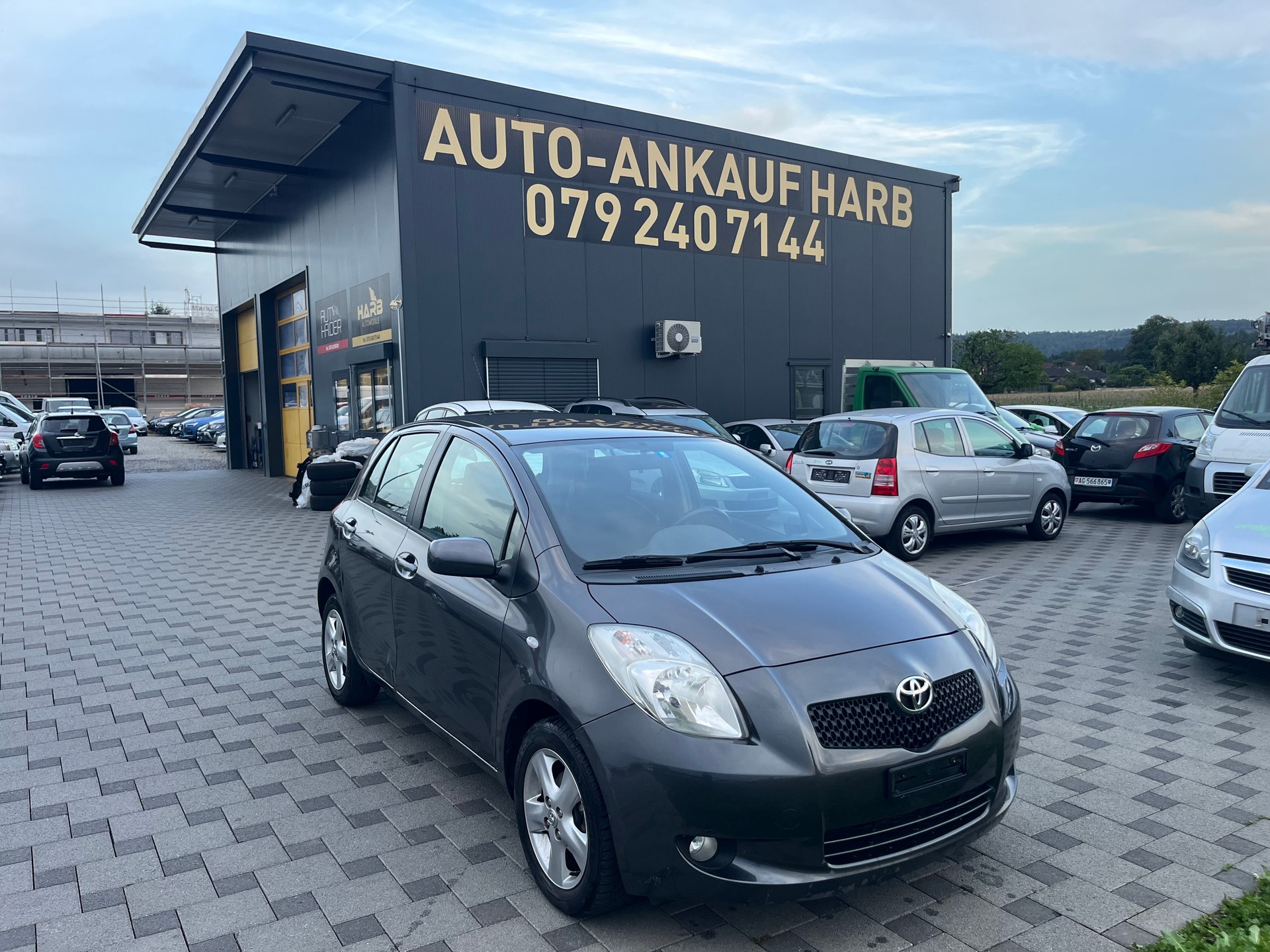 TOYOTA Yaris 1.3 Chic Multimode-image-2