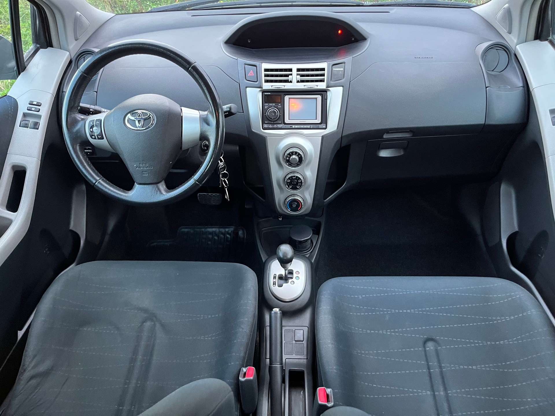 TOYOTA Yaris 1.3 Chic Multimode-image-8