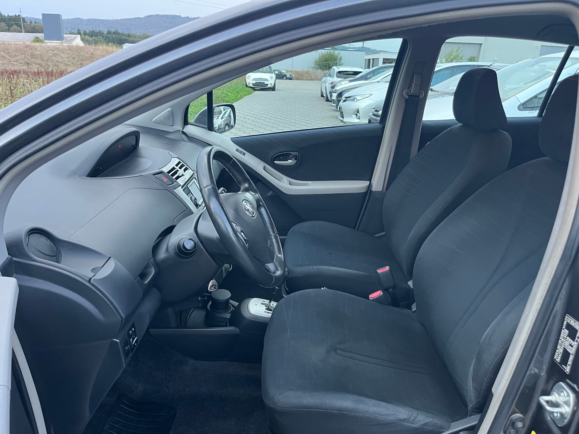 TOYOTA Yaris 1.3 Chic Multimode-image-11