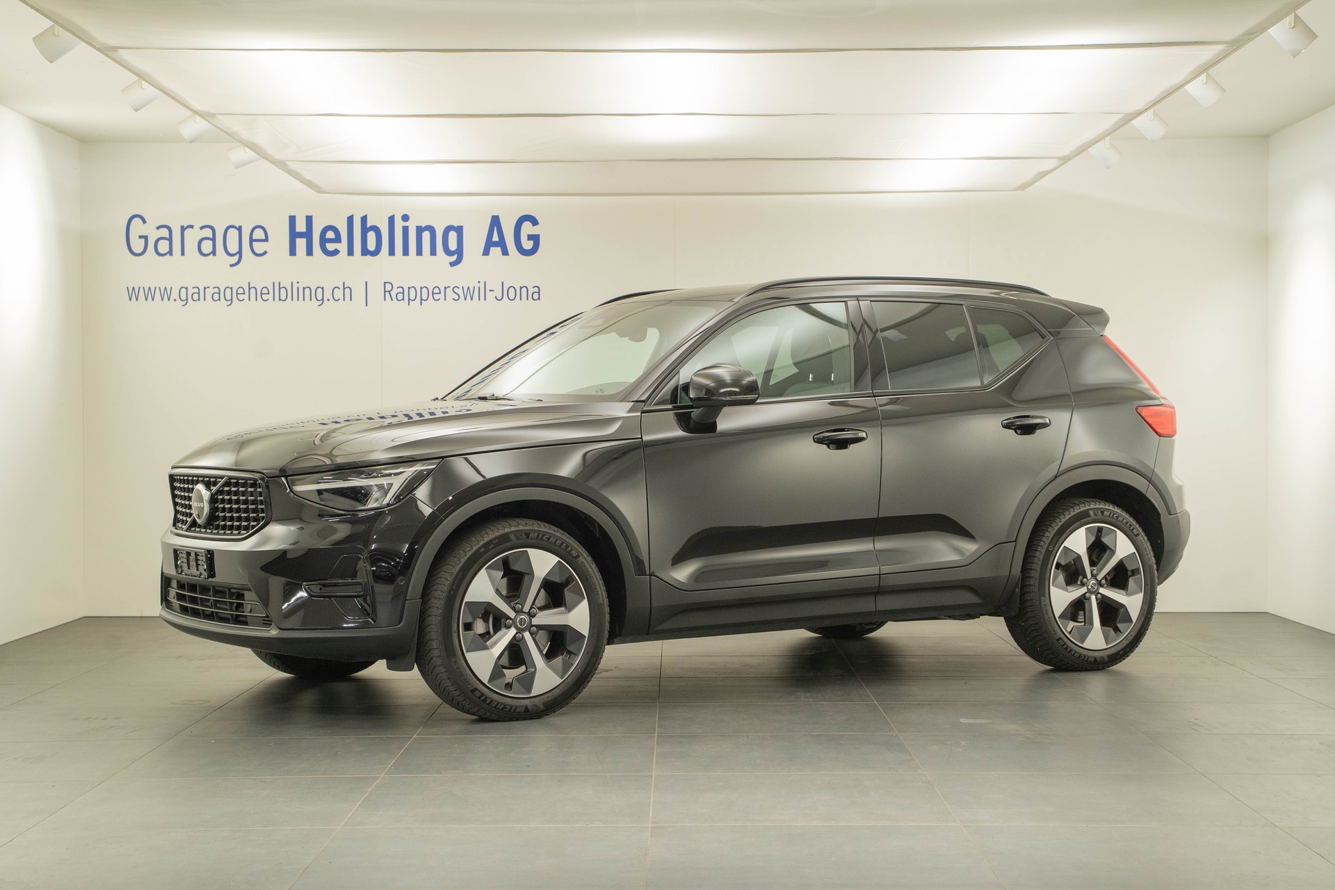 VOLVO XC40 2.0 B4 MH Plus Dark-image-0