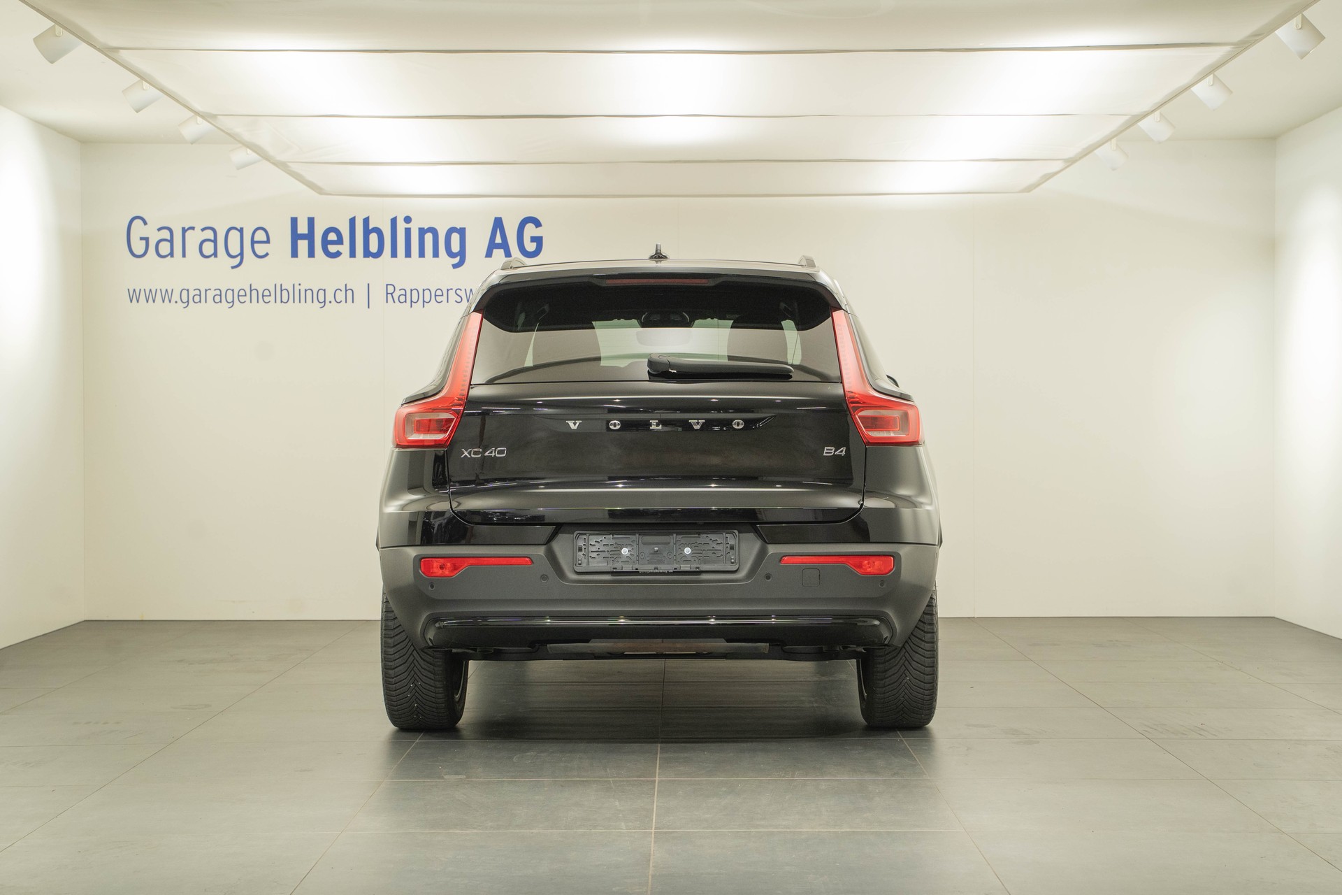 VOLVO XC40 2.0 B4 MH Plus Dark-image-3