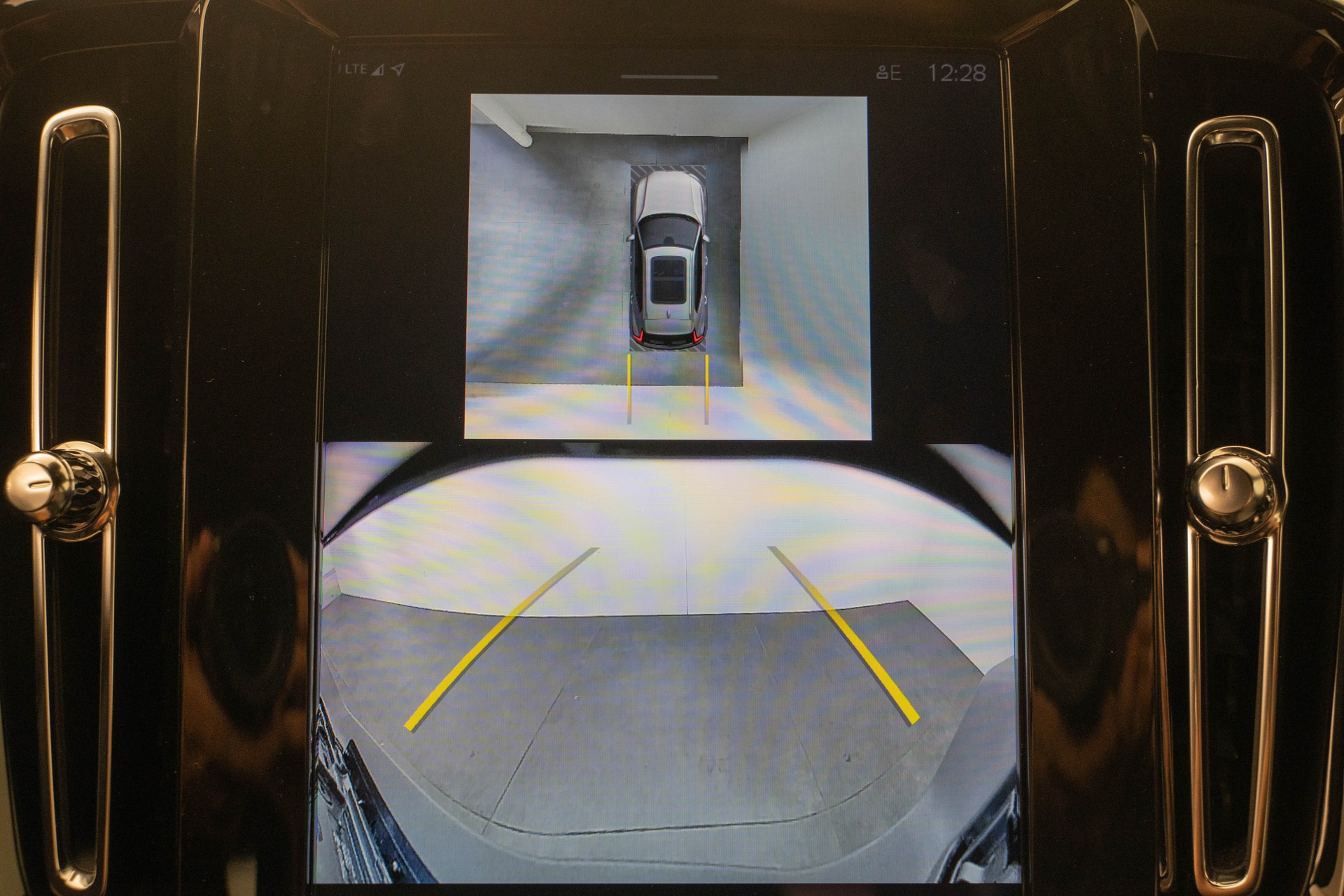 VOLVO XC40 2.0 B4 MH Plus Dark-image-15