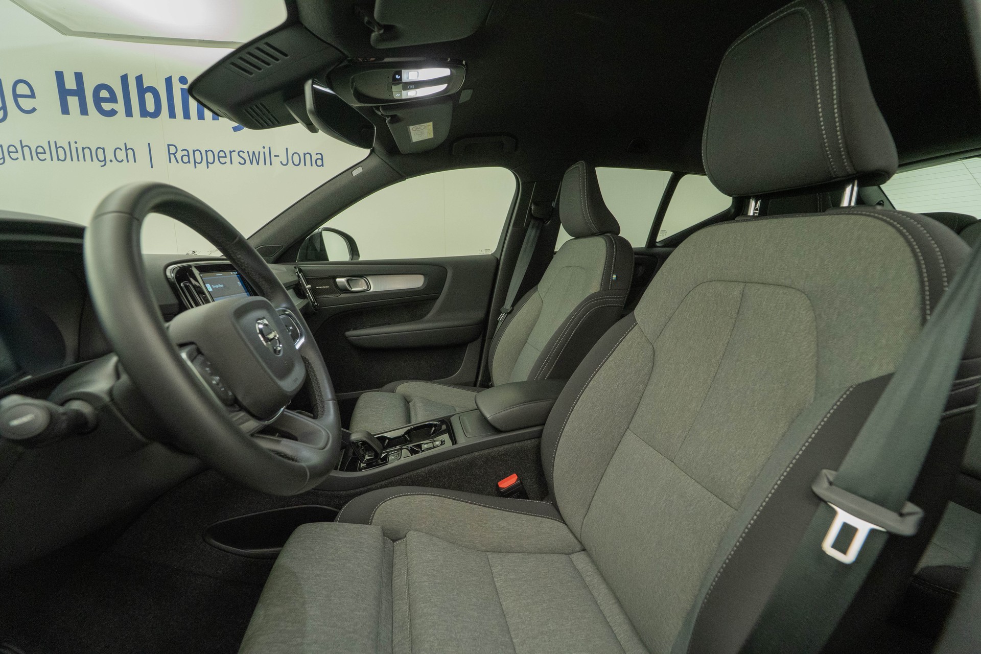 VOLVO XC40 2.0 B4 MH Plus Dark-image-7