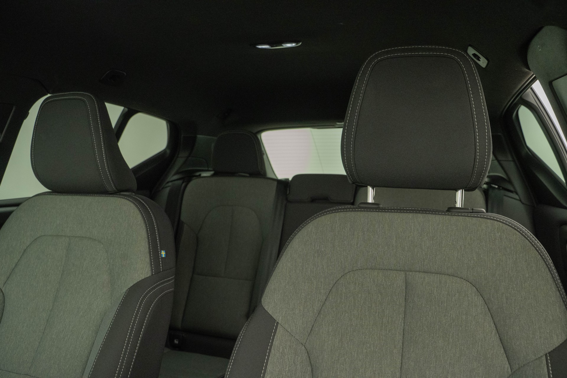 VOLVO XC40 2.0 B4 MH Plus Dark-image-9
