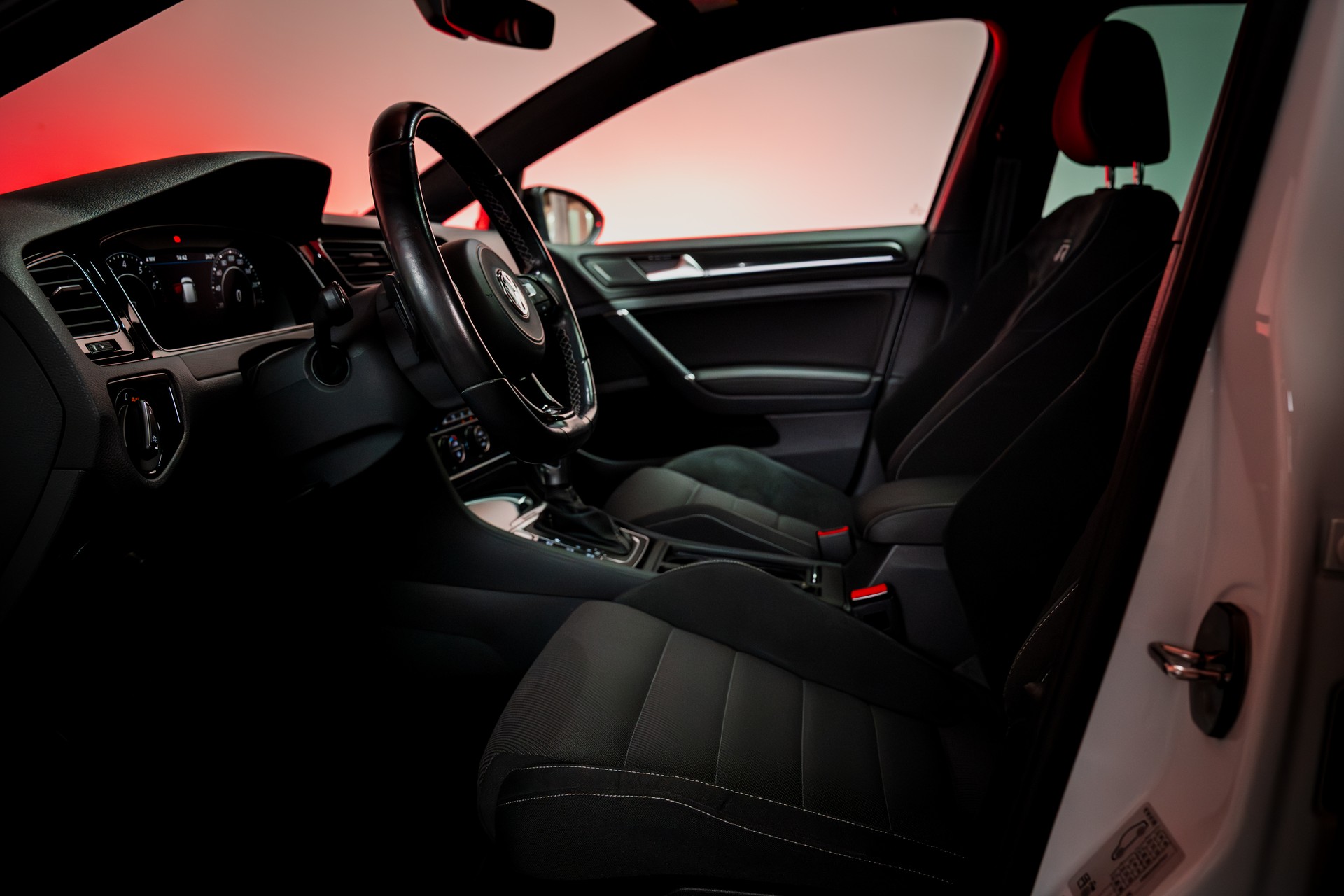 VW Golf VII 2.0 TSI R DSG 4motion / Facelift / Panorama-Schiebedach / Virtual Cockpit-image-11